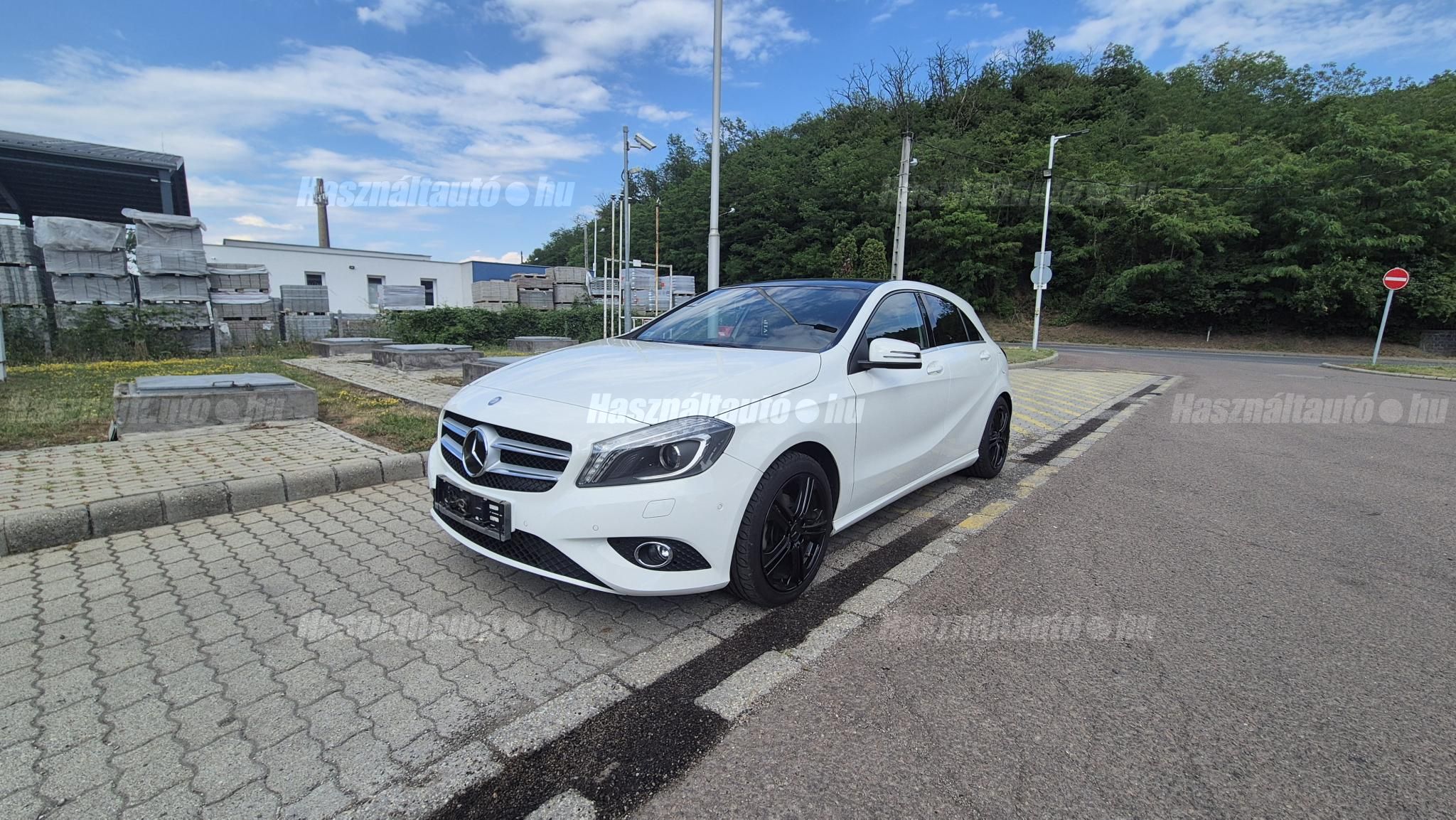 MERCEDES-BENZ A 180 2015/10 - 1