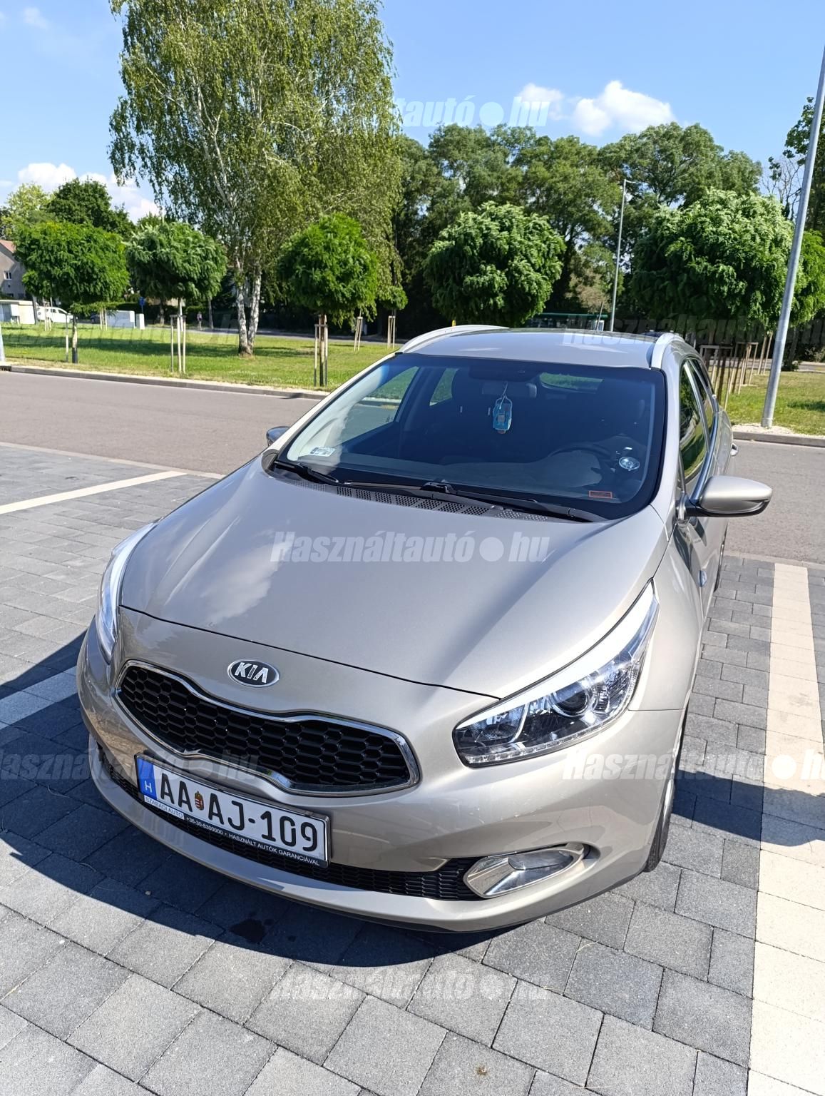 KIA CEE'D 2013/8 - 1
