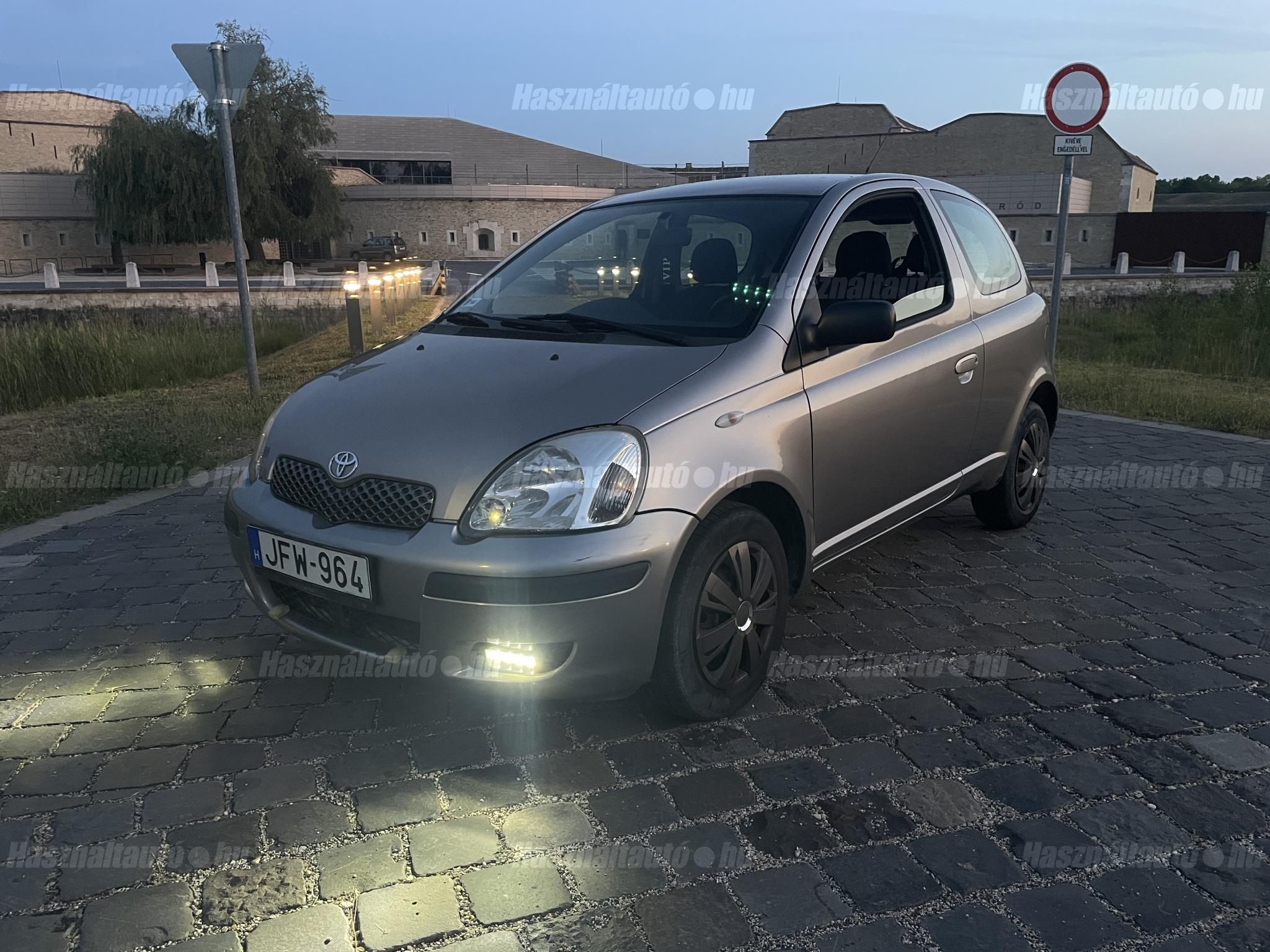 TOYOTA YARIS 2004/7 - 1