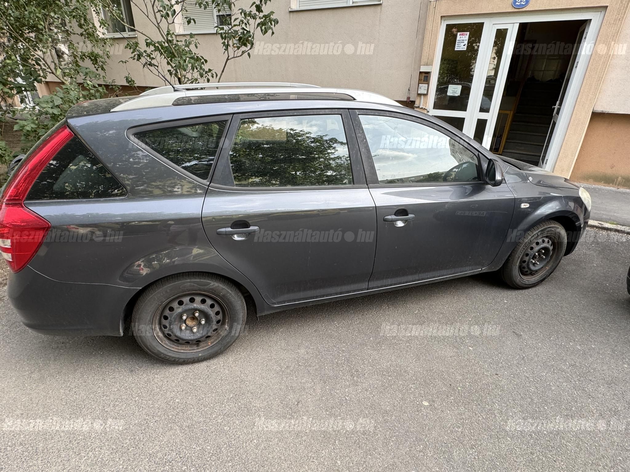 KIA CEE'D 2009/7 - 1