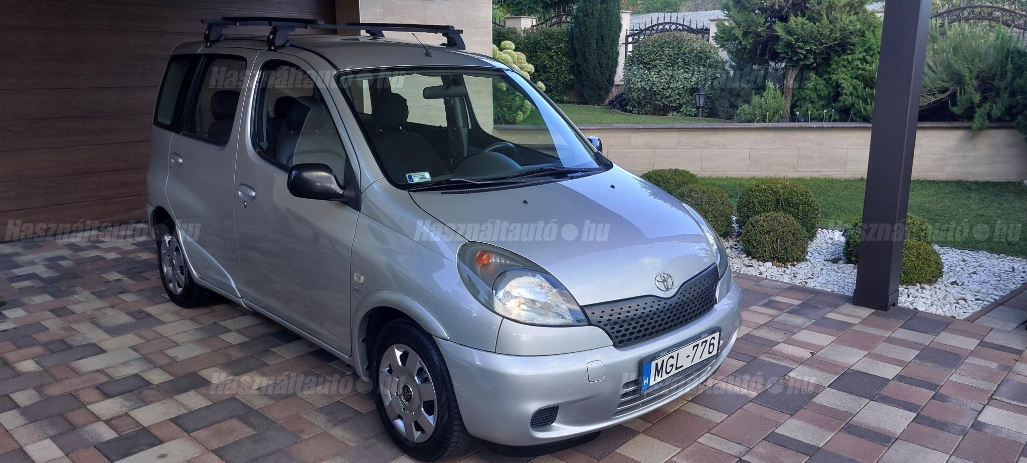 TOYOTA YARIS VERSO 2001 - 1
