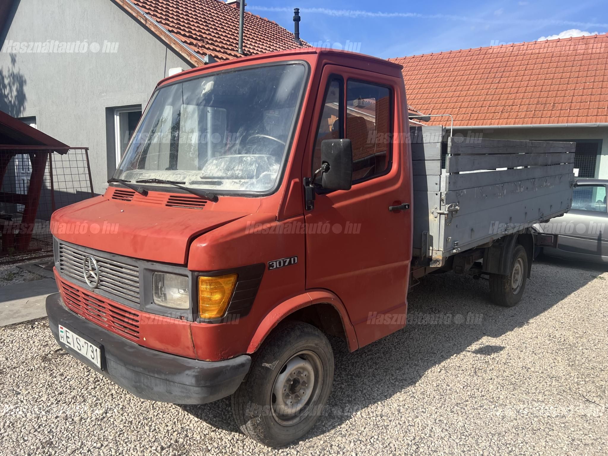 MERCEDES-BENZ 207 1986/2 - 1