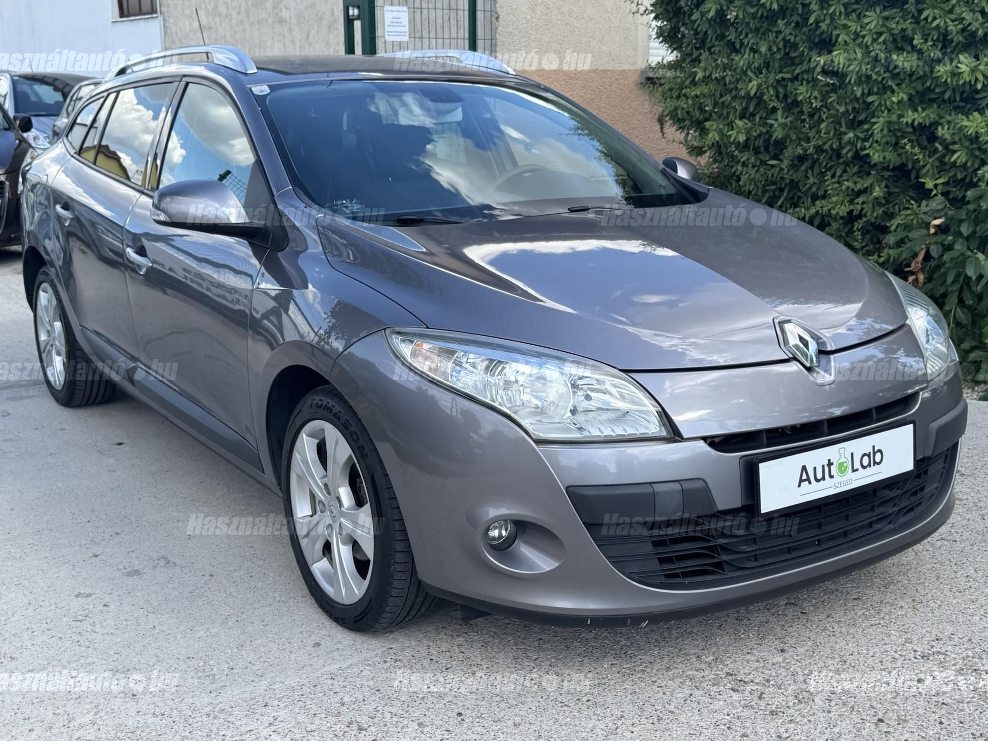 RENAULT MEGANE 2010/4 - 1