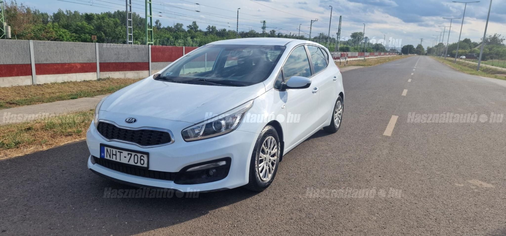 KIA CEE'D 2015/9 - 1