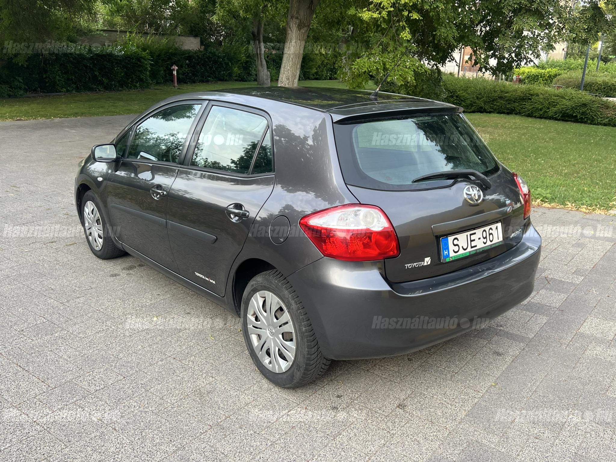 TOYOTA AURIS 2010/6 - 1
