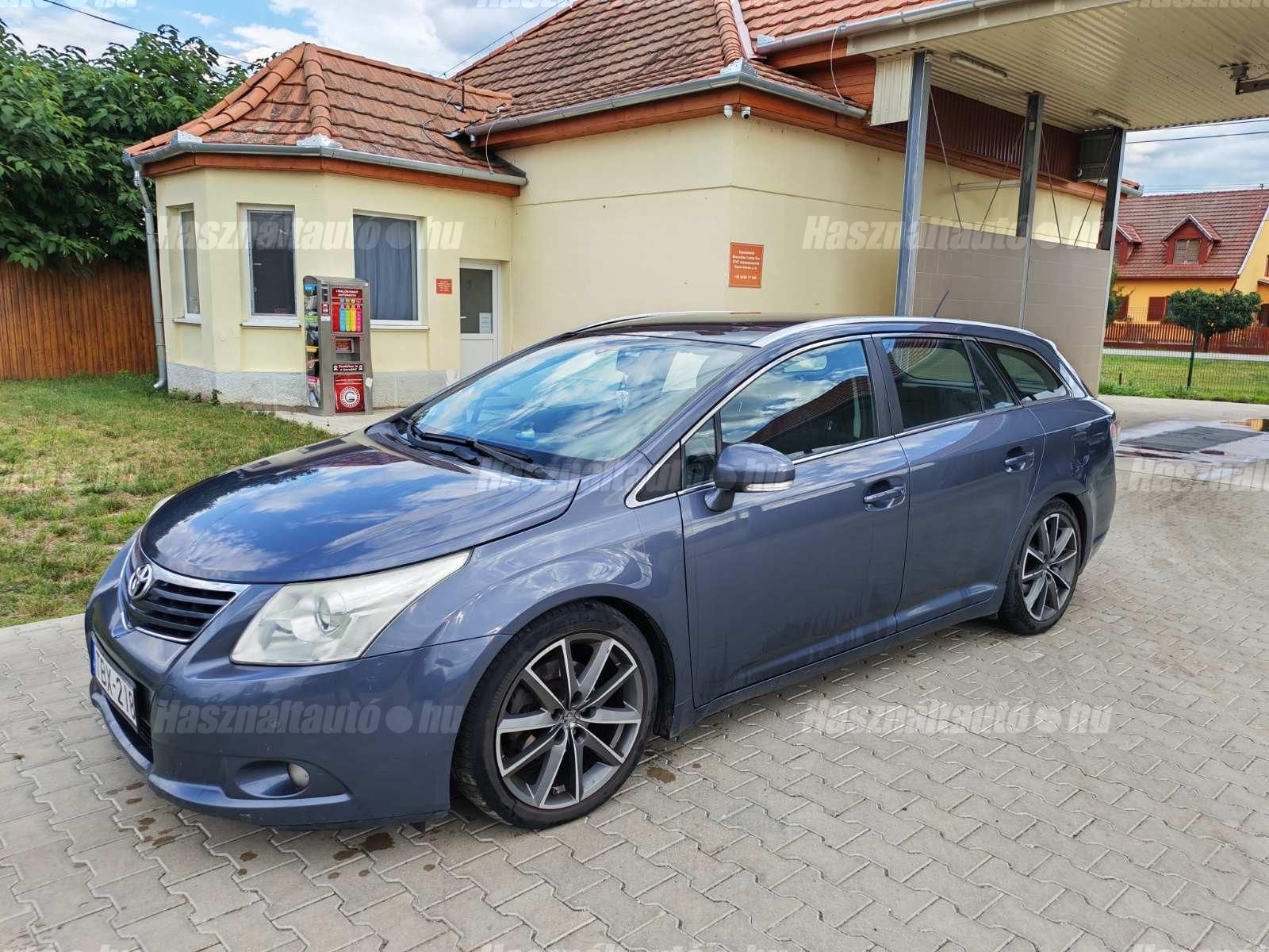 TOYOTA AVENSIS 2010 - 1