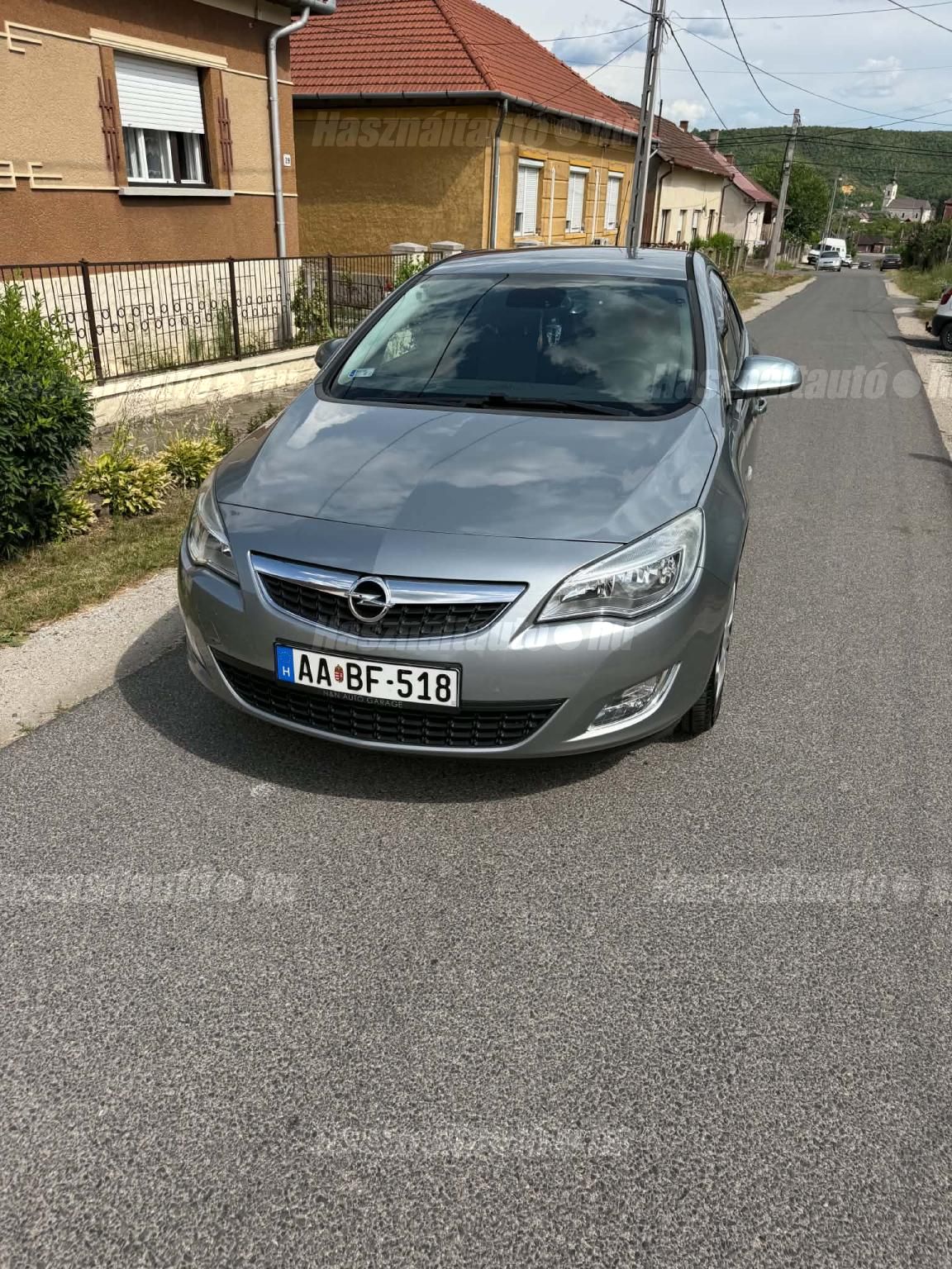 OPEL ASTRA J 2011/4 - 1