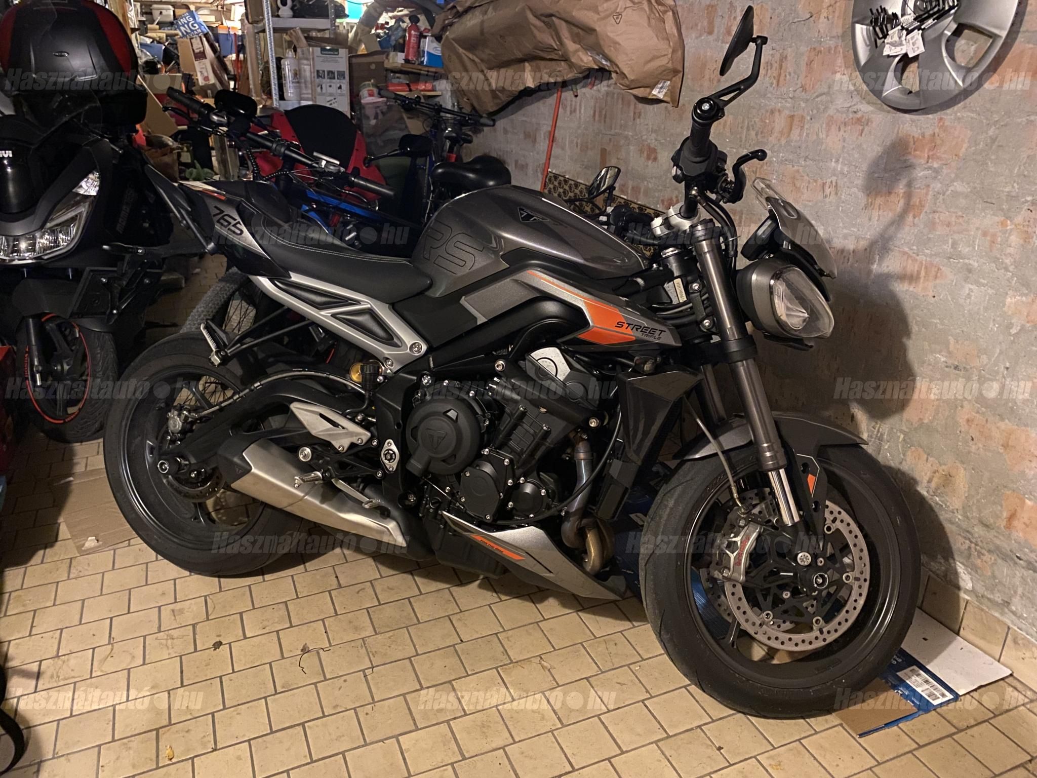 TRIUMPH STREET TRIPLE 2024/6 - 1