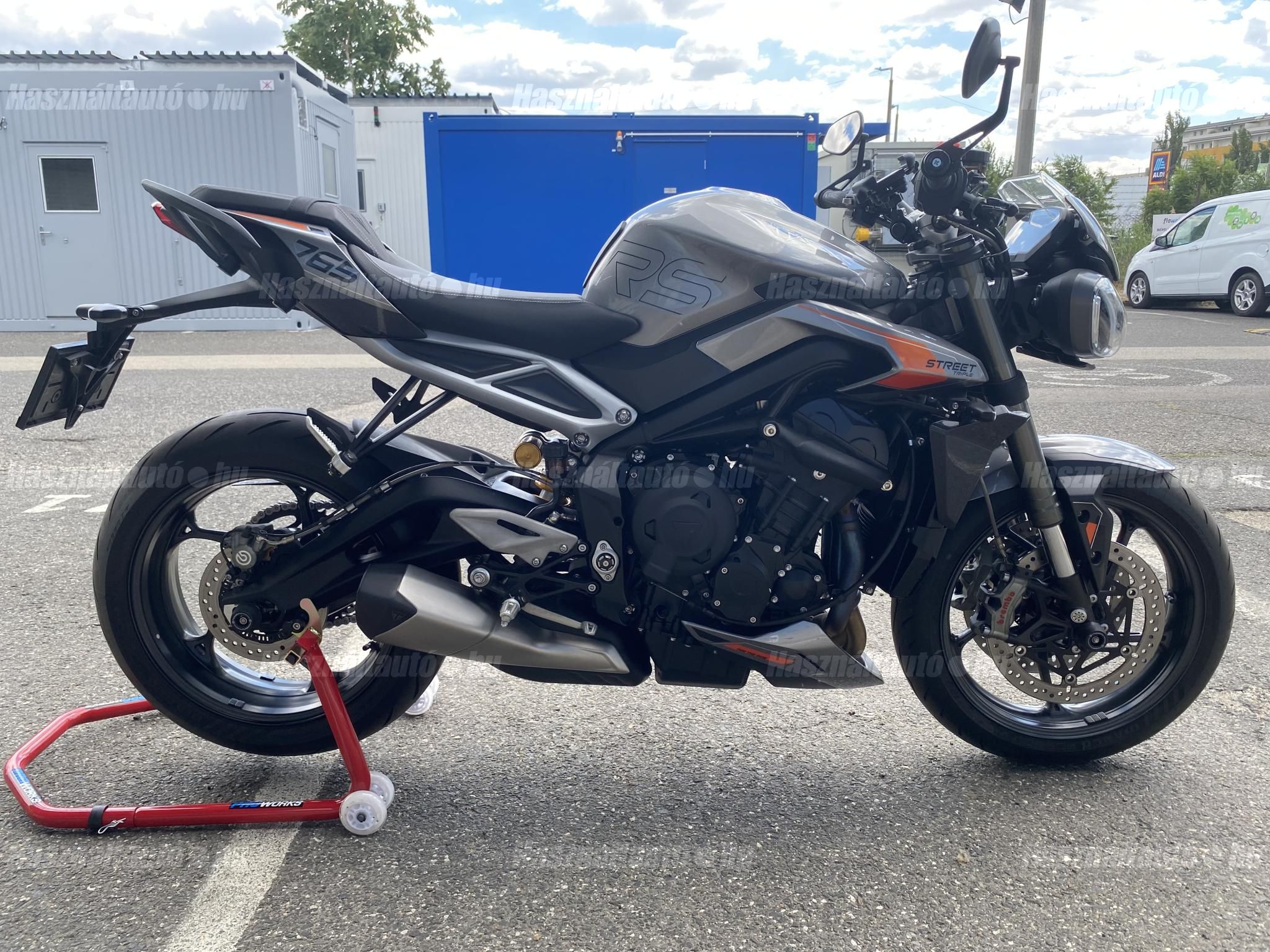 TRIUMPH STREET TRIPLE 2024/6 - 1