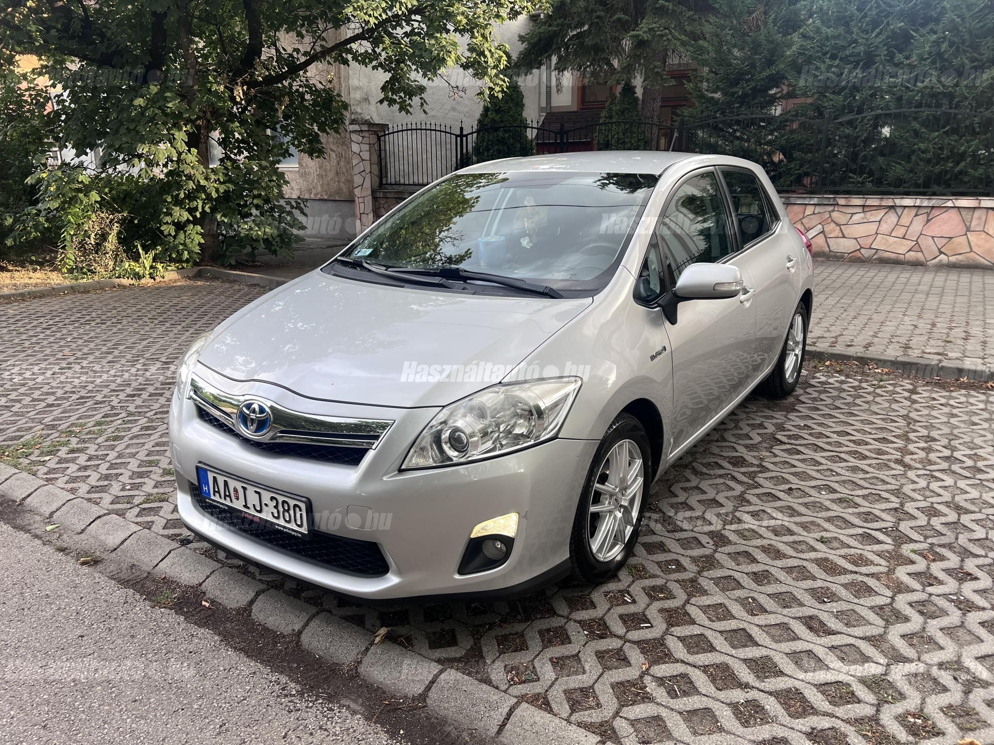 TOYOTA AURIS 2012/3 - 1