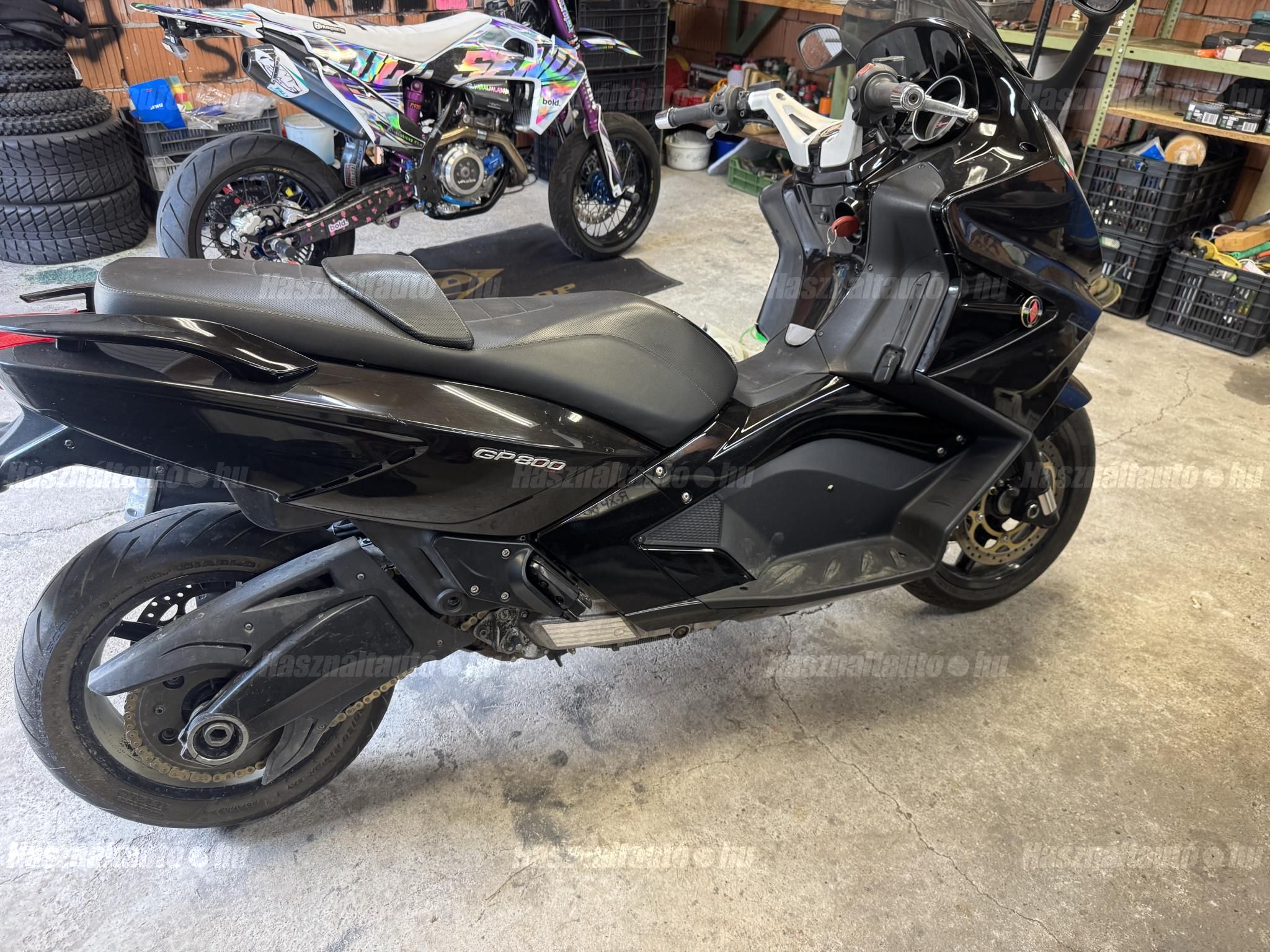 GILERA GP 800 2012/6 - 1