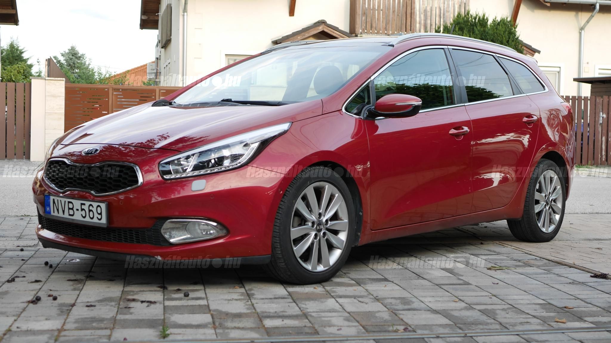 KIA CEE'D 2013/5 - 1