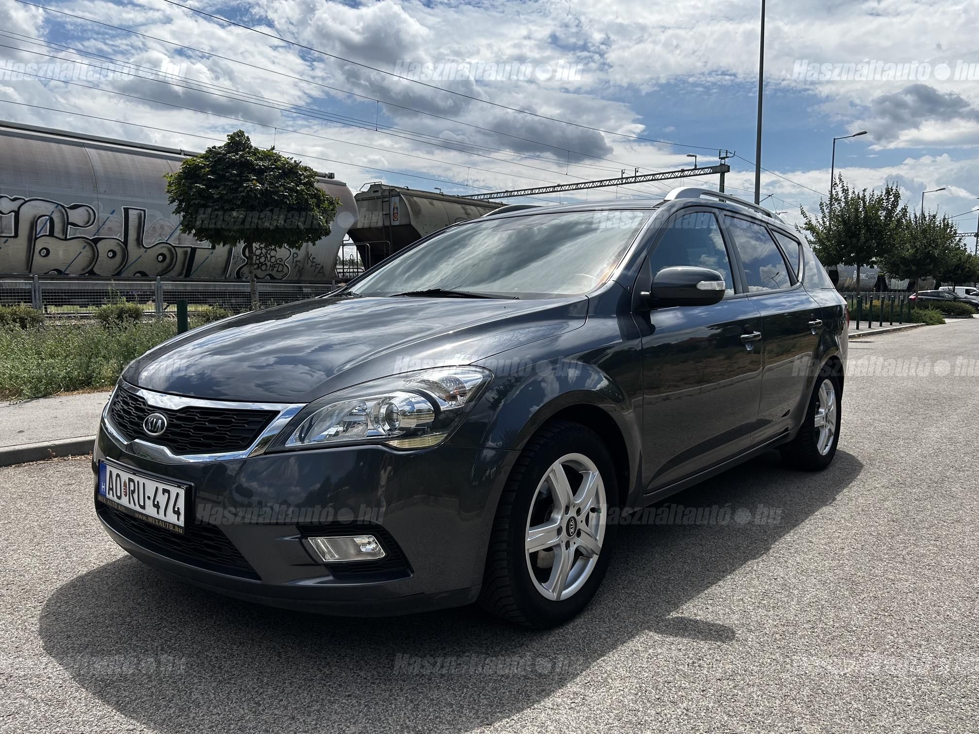 KIA CEE'D 2010/8 - 1