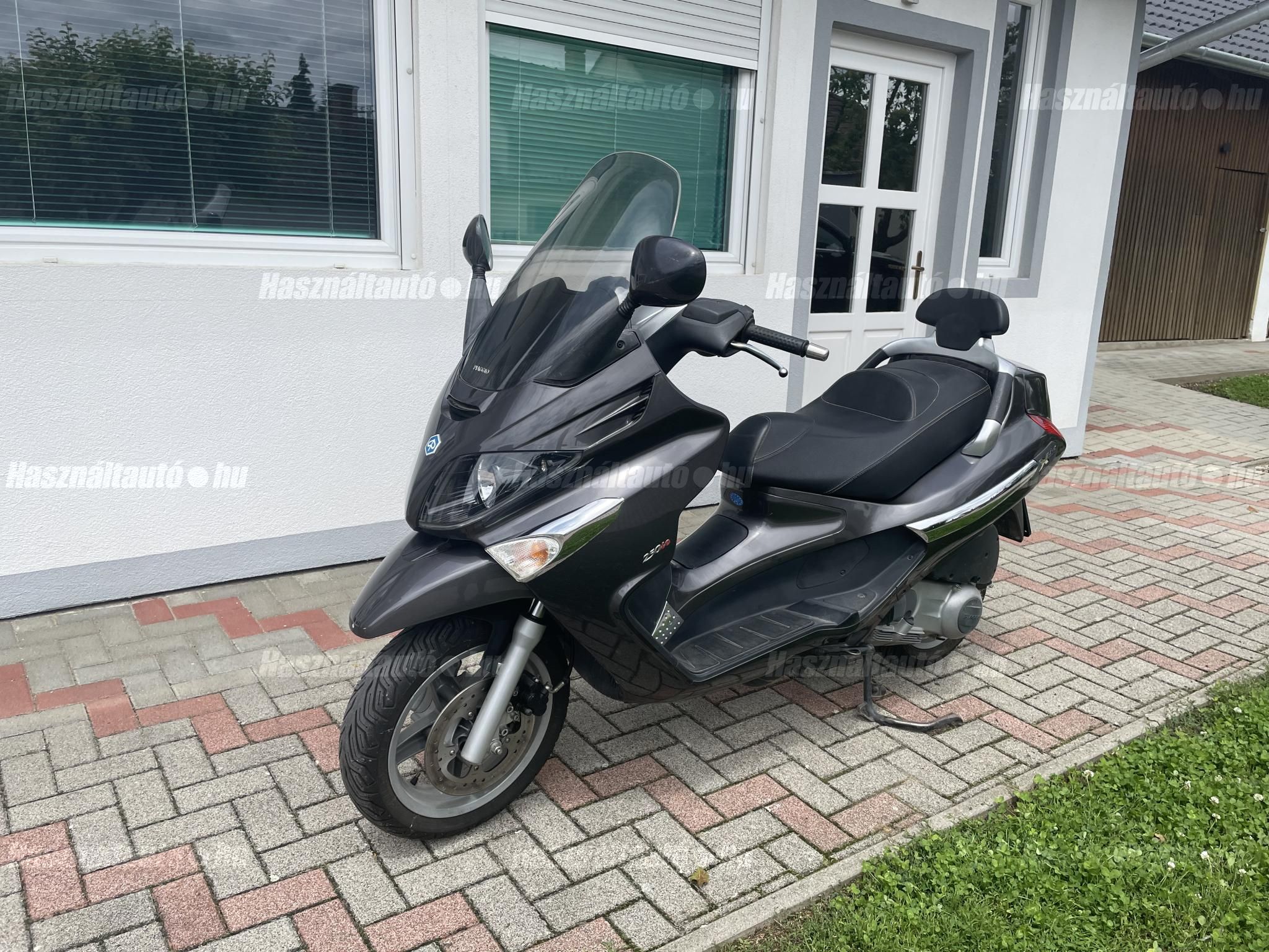 PIAGGIO EGYÉB 2008/6 - 1