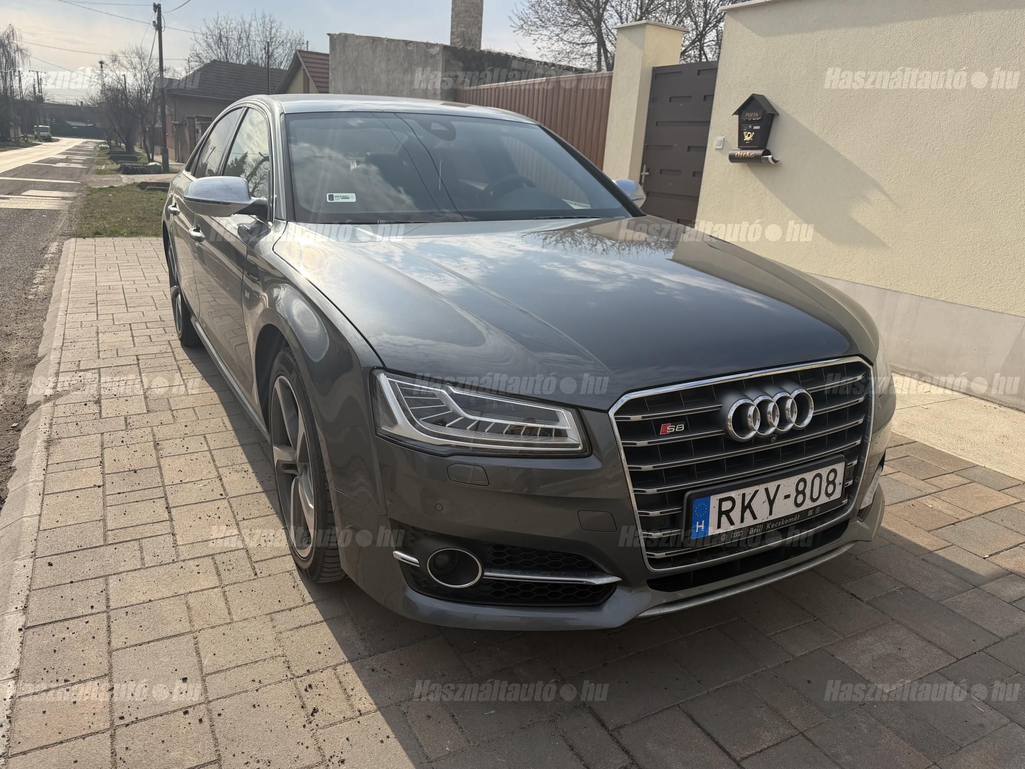 AUDI S8 2017/8 - 1
