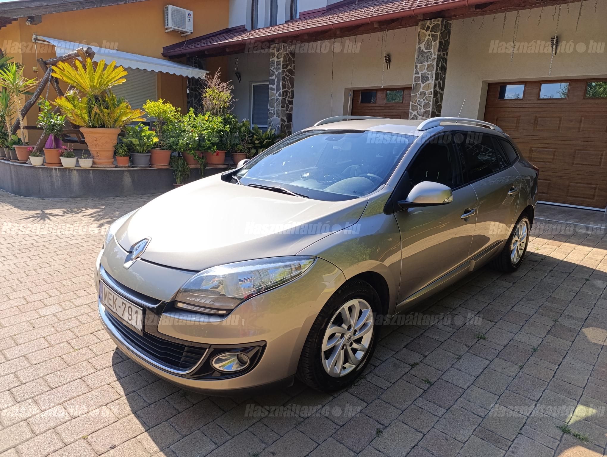RENAULT MEGANE 2012/9 - 1