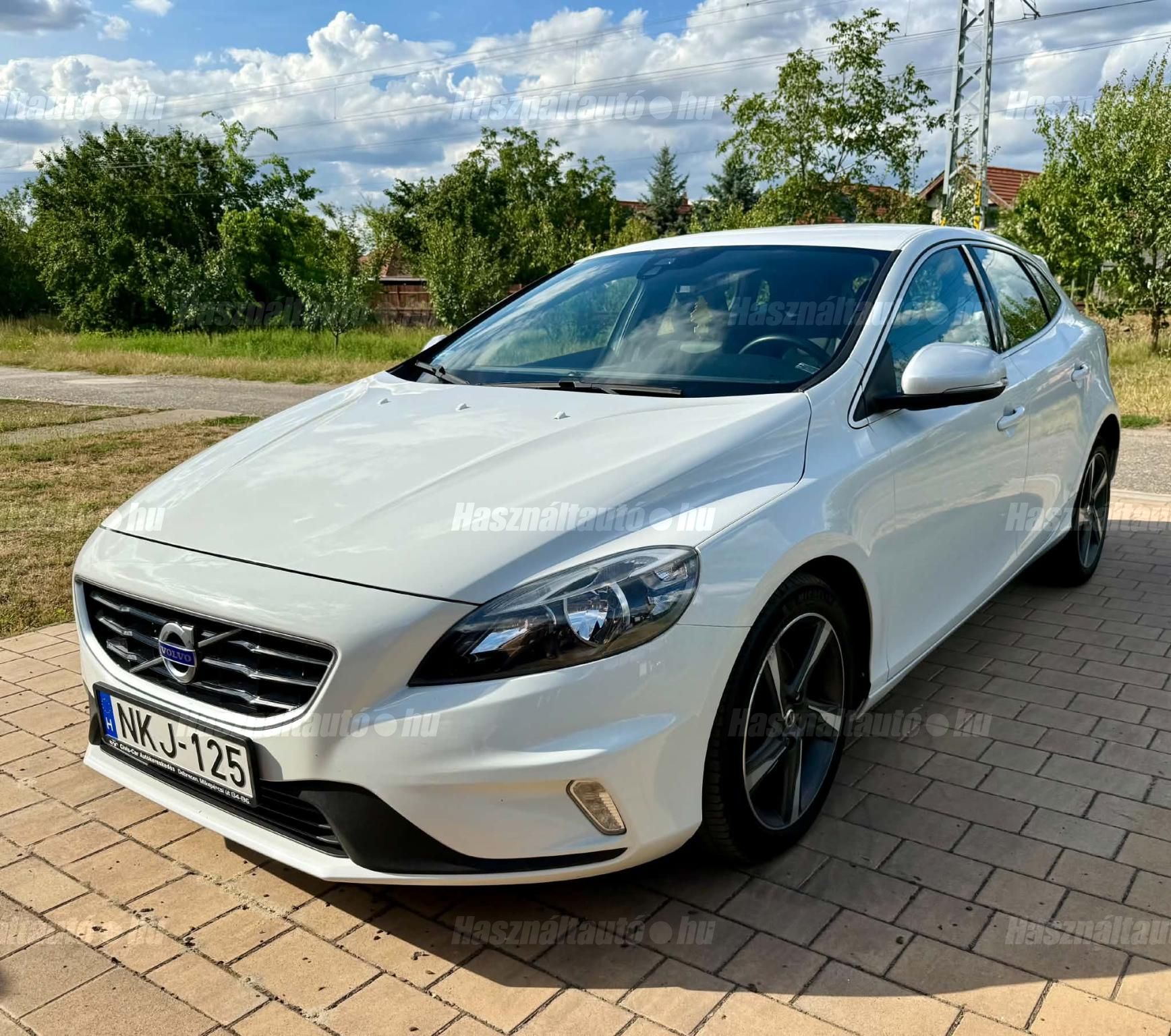 VOLVO V40 2015 - 1