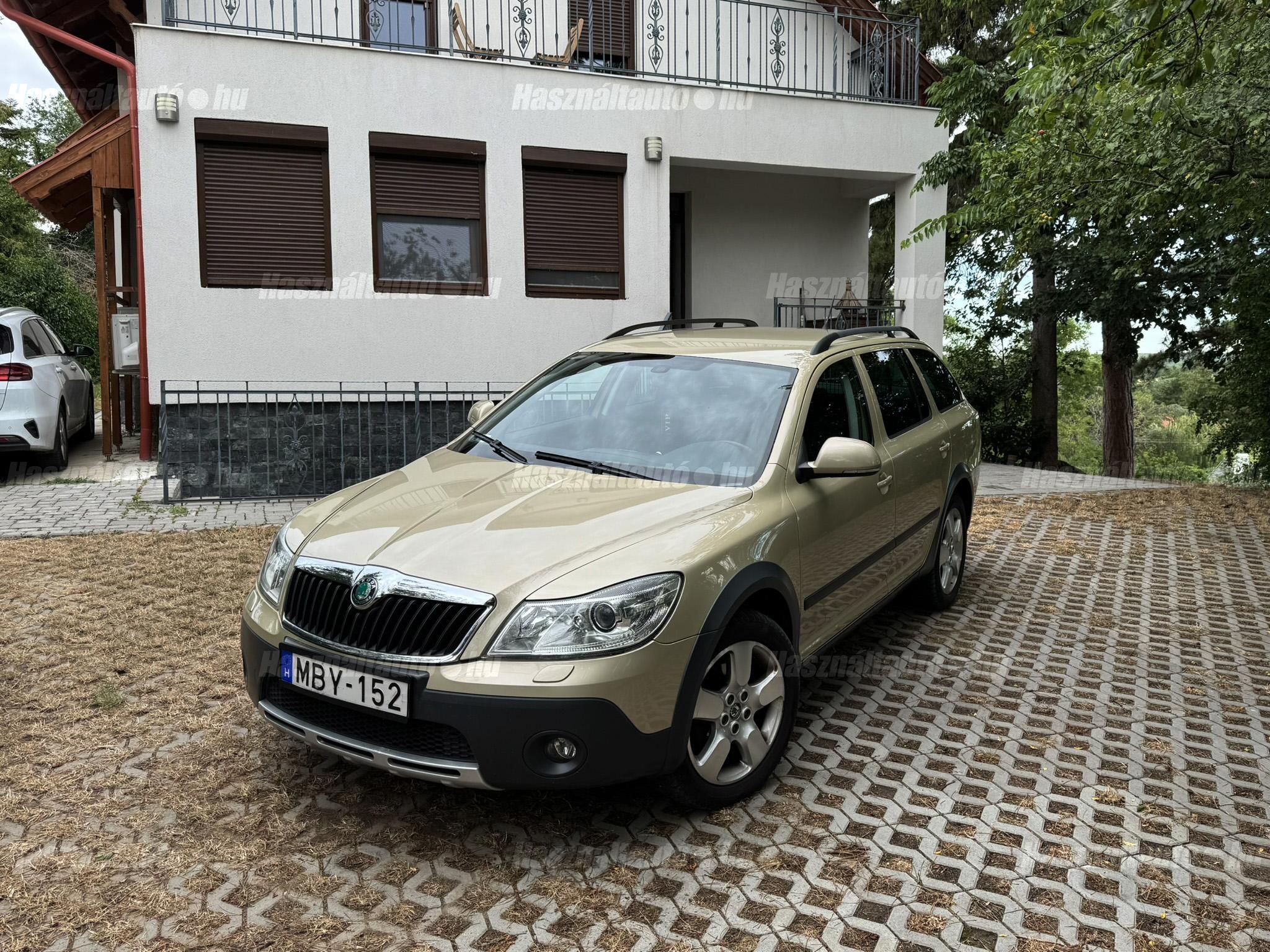 SKODA OCTAVIA 2012/3 - 1
