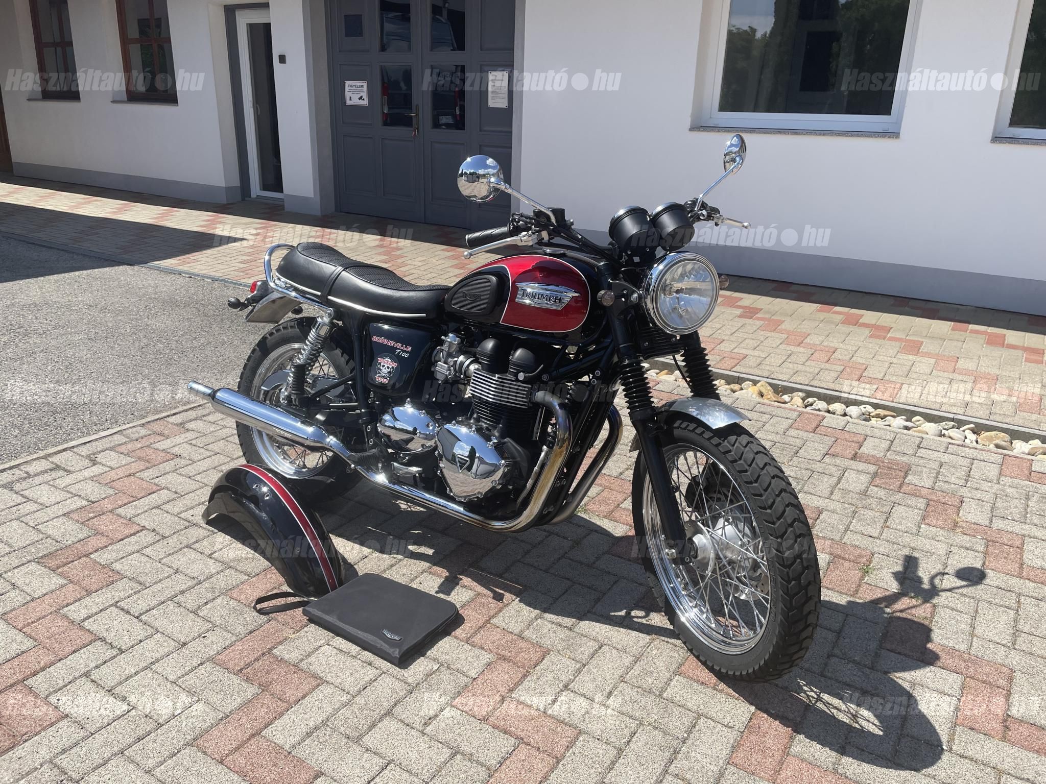 TRIUMPH BONNEVILLE 2014/6 - 1