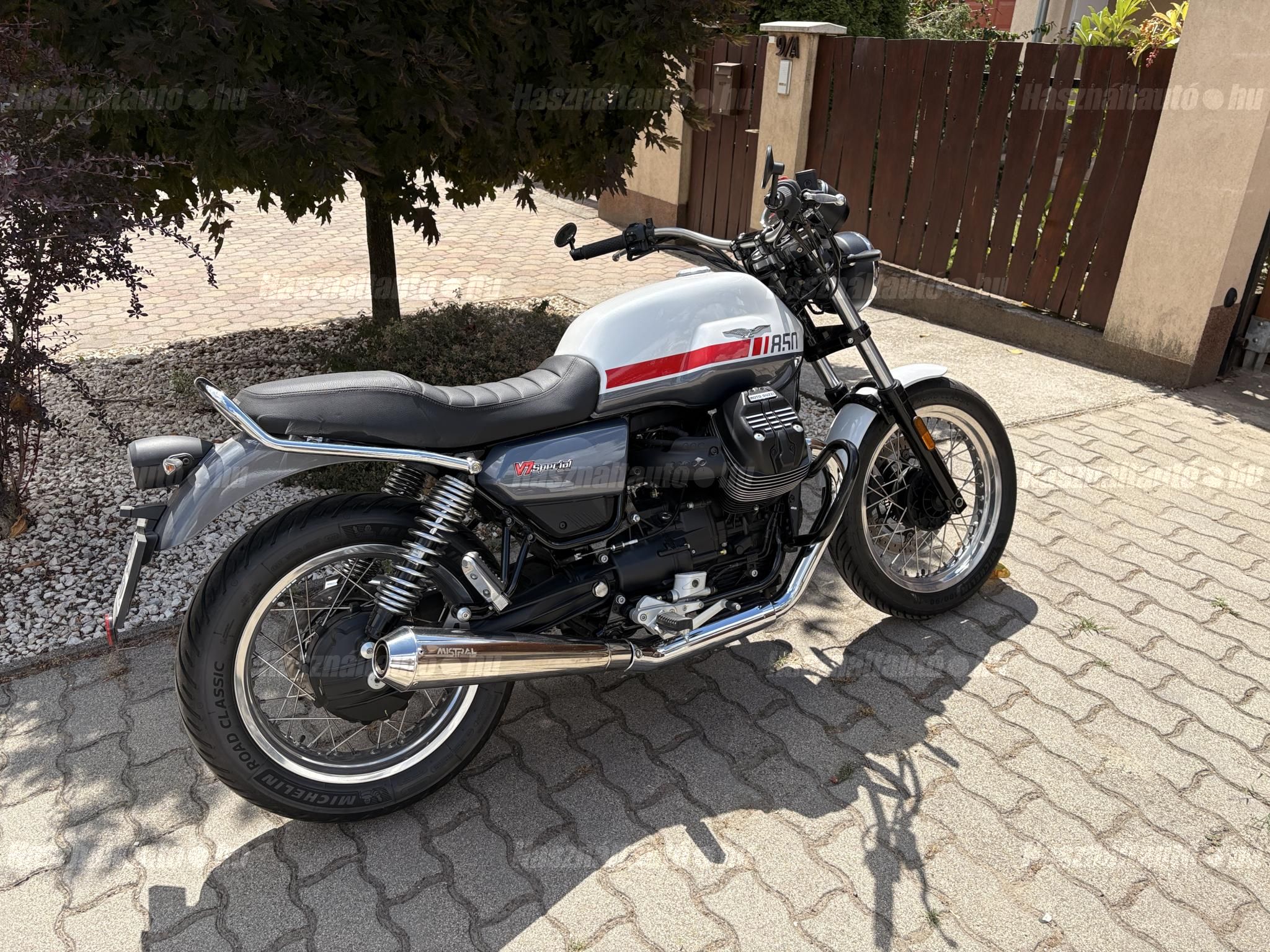 MOTO GUZZI V7 2023/5 - 1