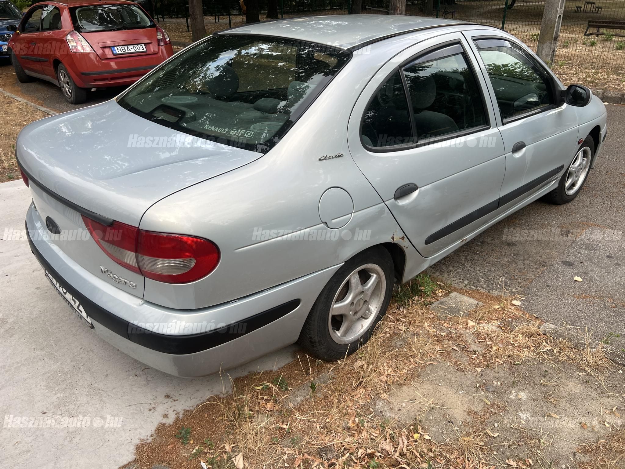 RENAULT MEGANE 2003/7 - 1