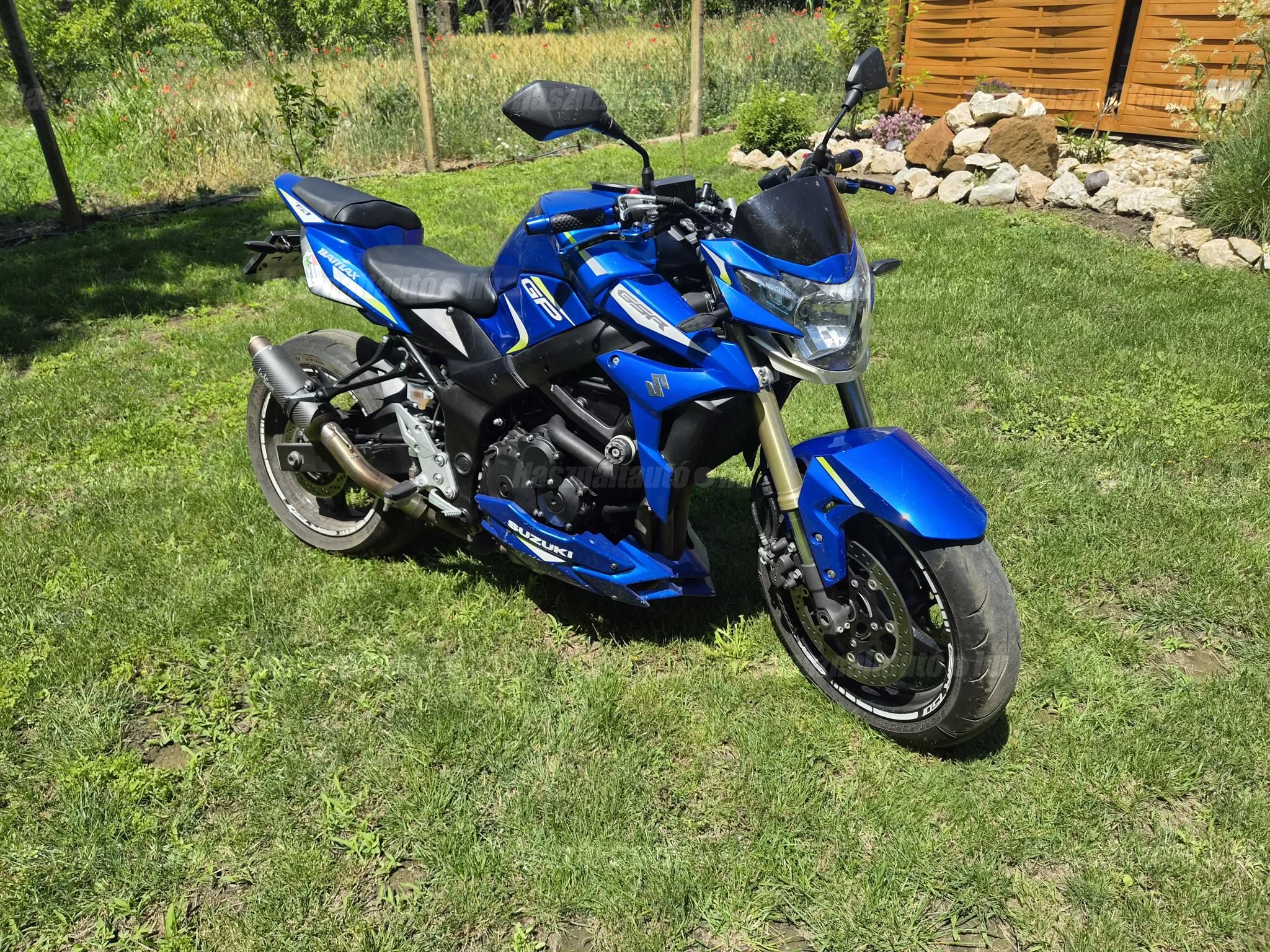 SUZUKI GSR 750 2011/7 - 1