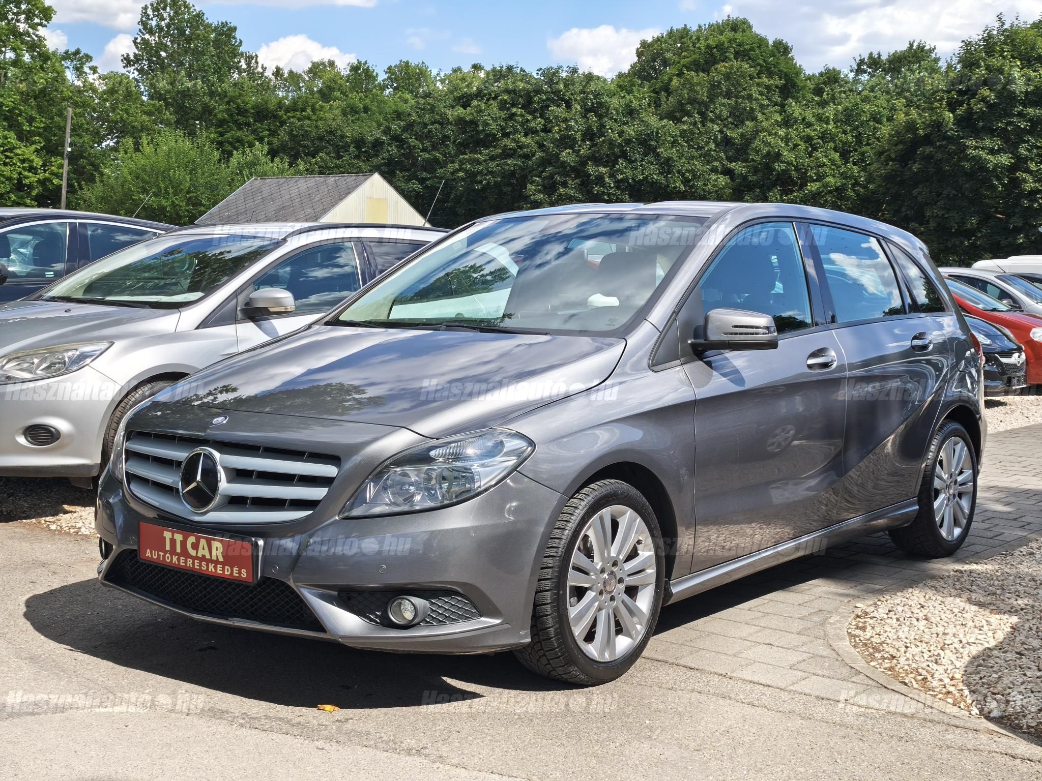 MERCEDES-BENZ B 180 2014/6 - 1