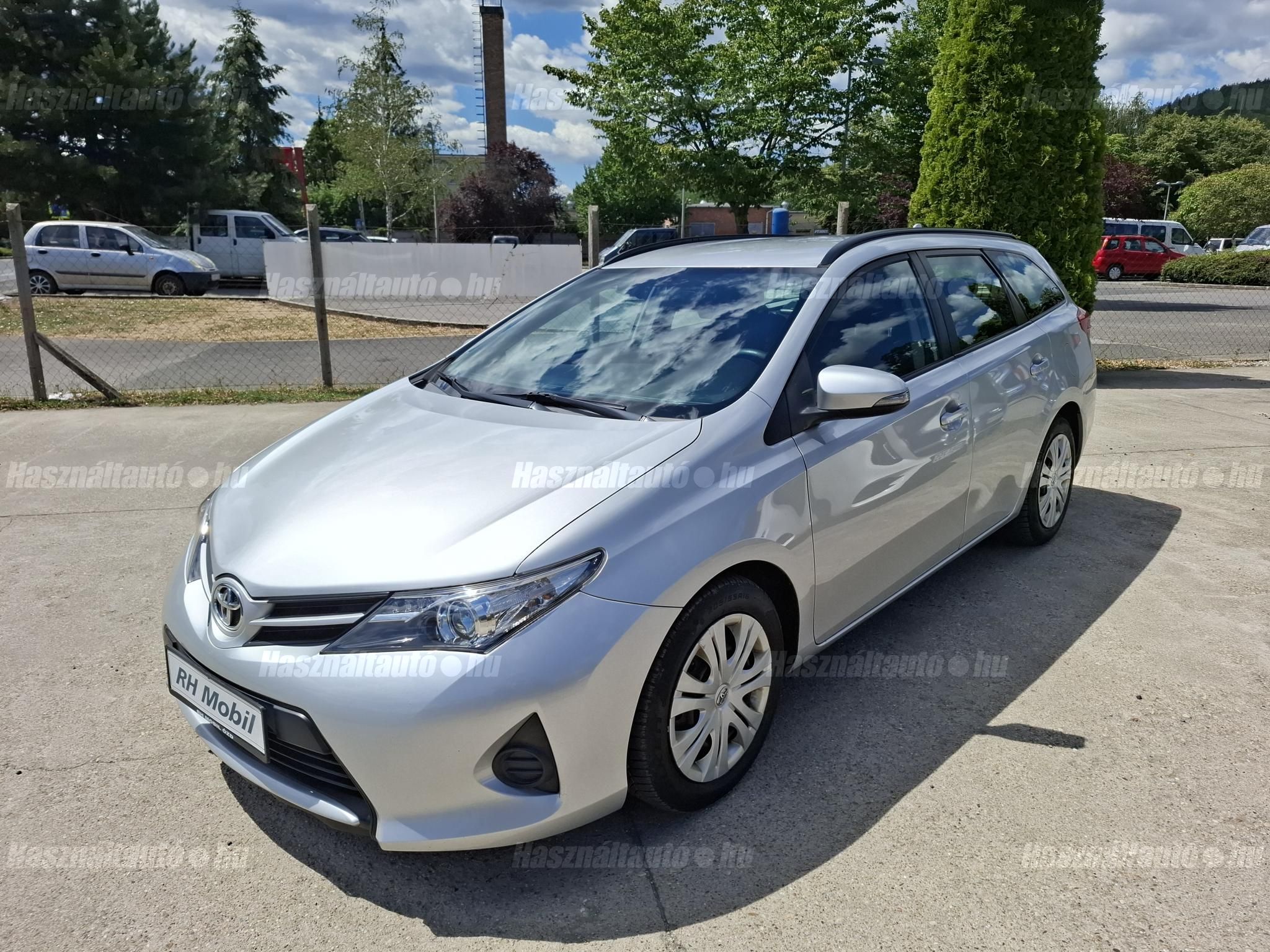 TOYOTA AURIS 2014/6 - 1