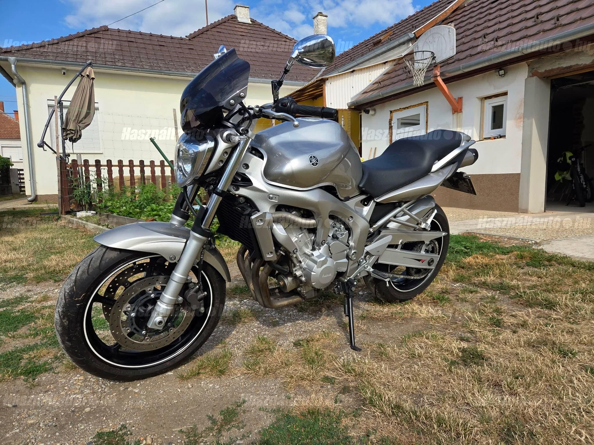 YAMAHA FZ6-N 2004/9 - 1