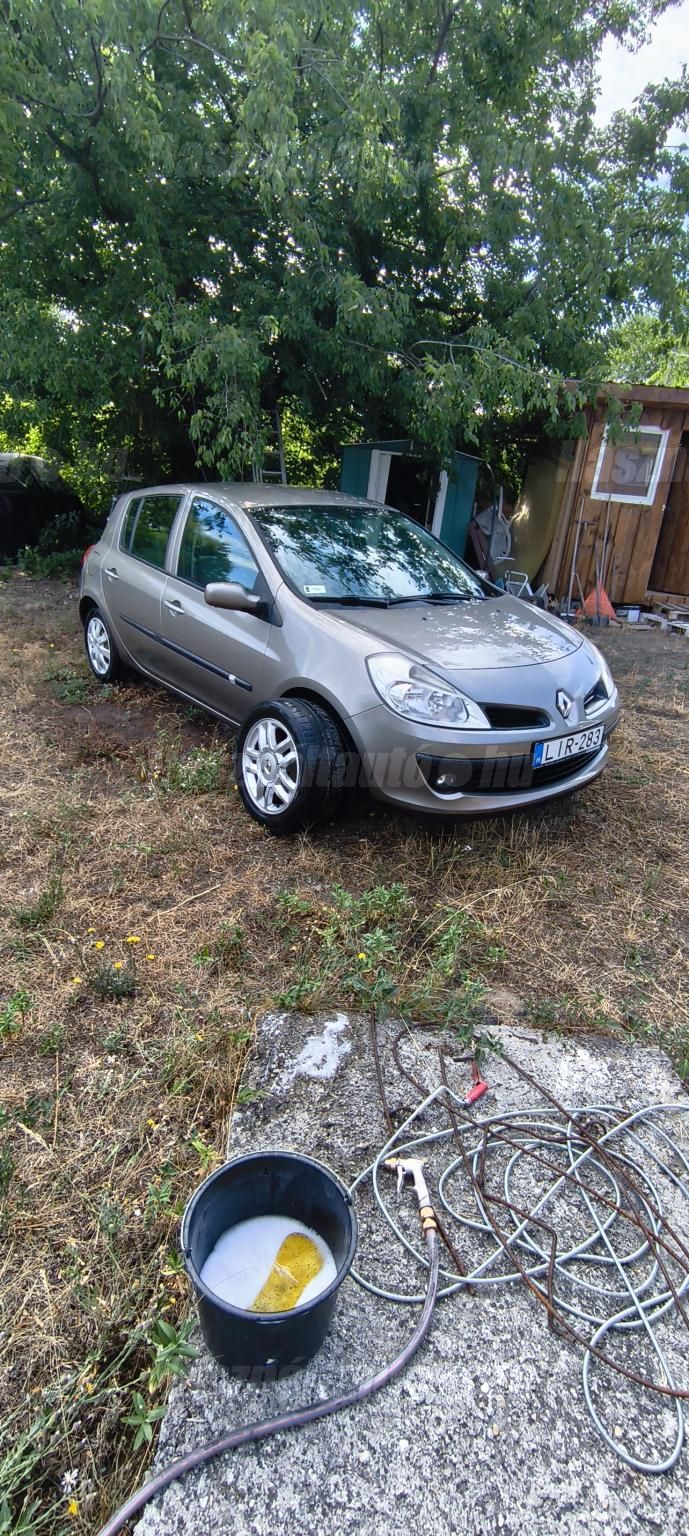 RENAULT CLIO 2009/8 - 1