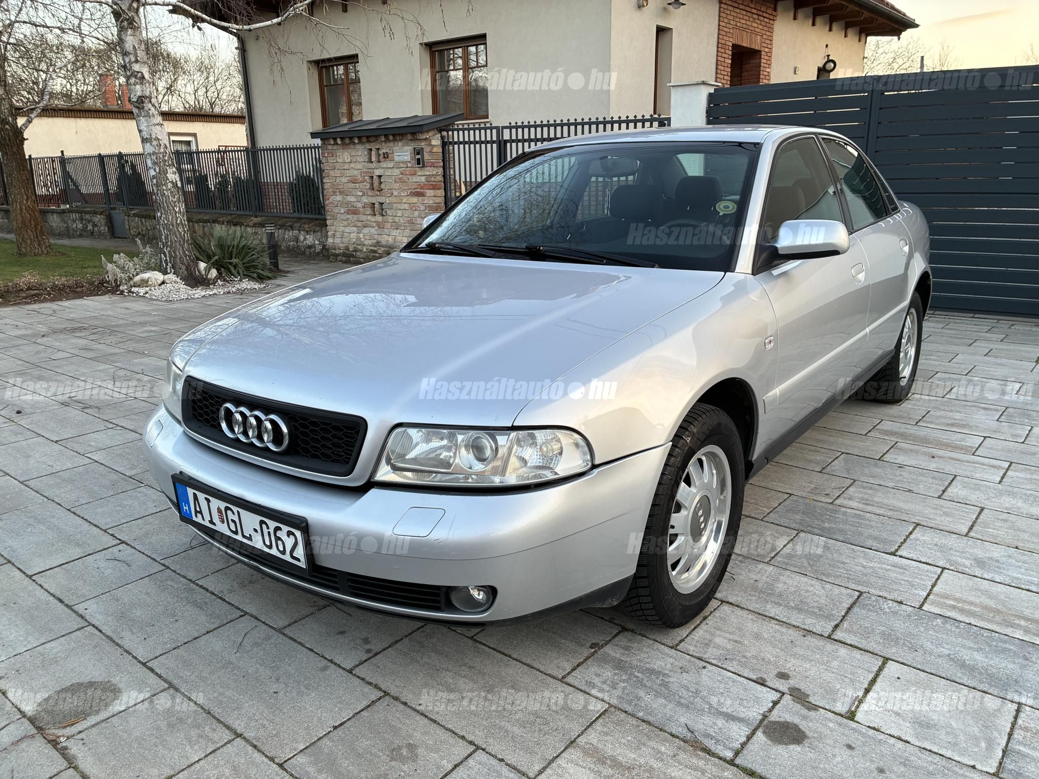 AUDI A4 2000/5 - 1
