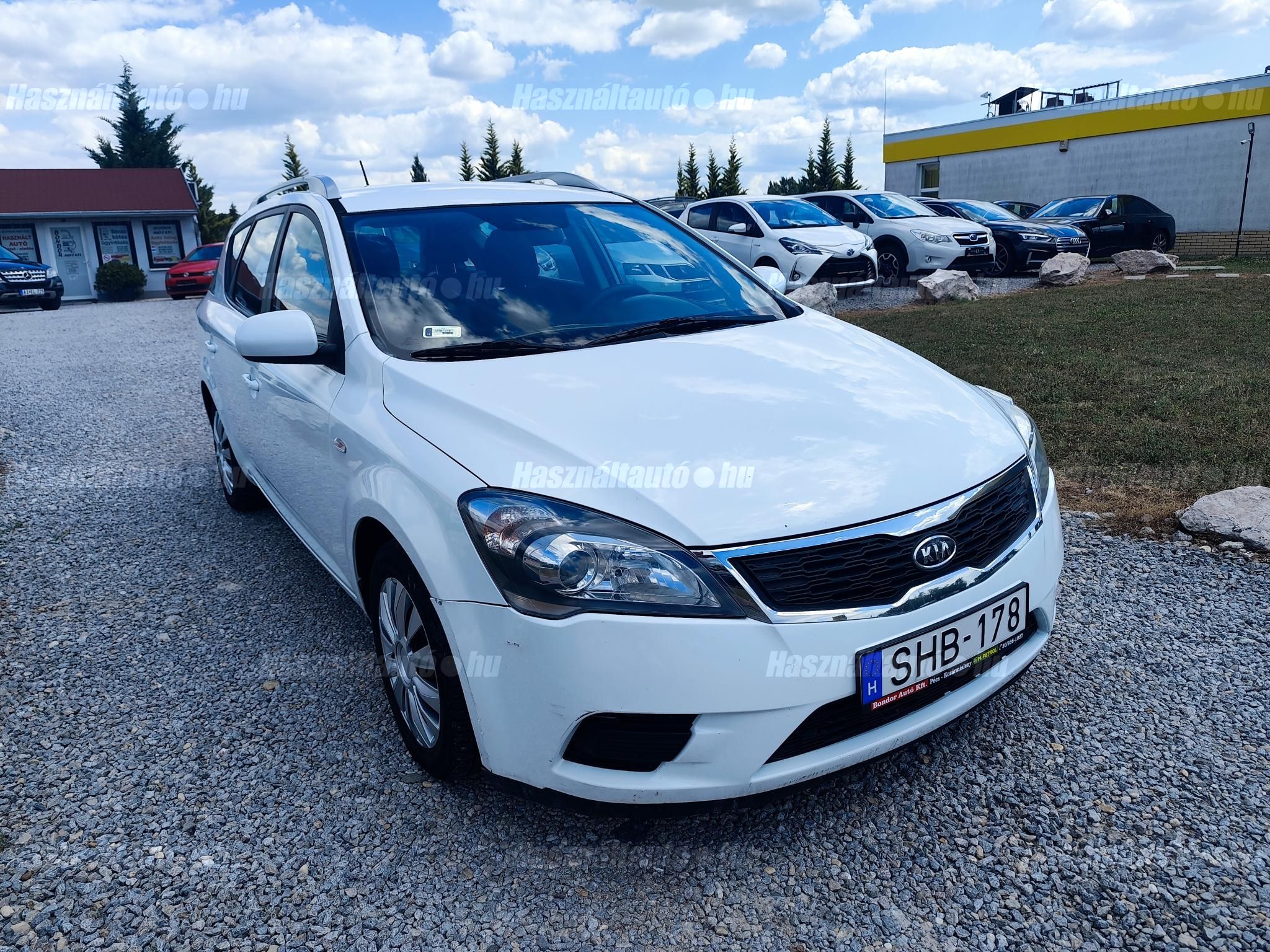 KIA CEE'D 2010/8 - 1