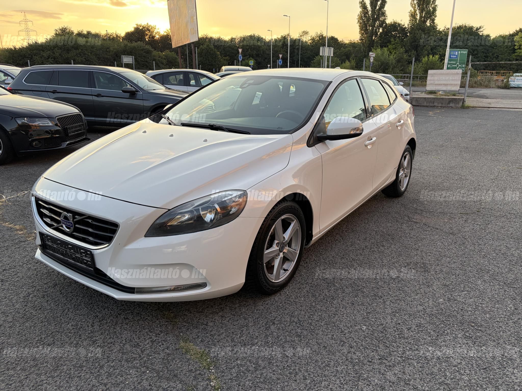 VOLVO V40 2013/7 - 1