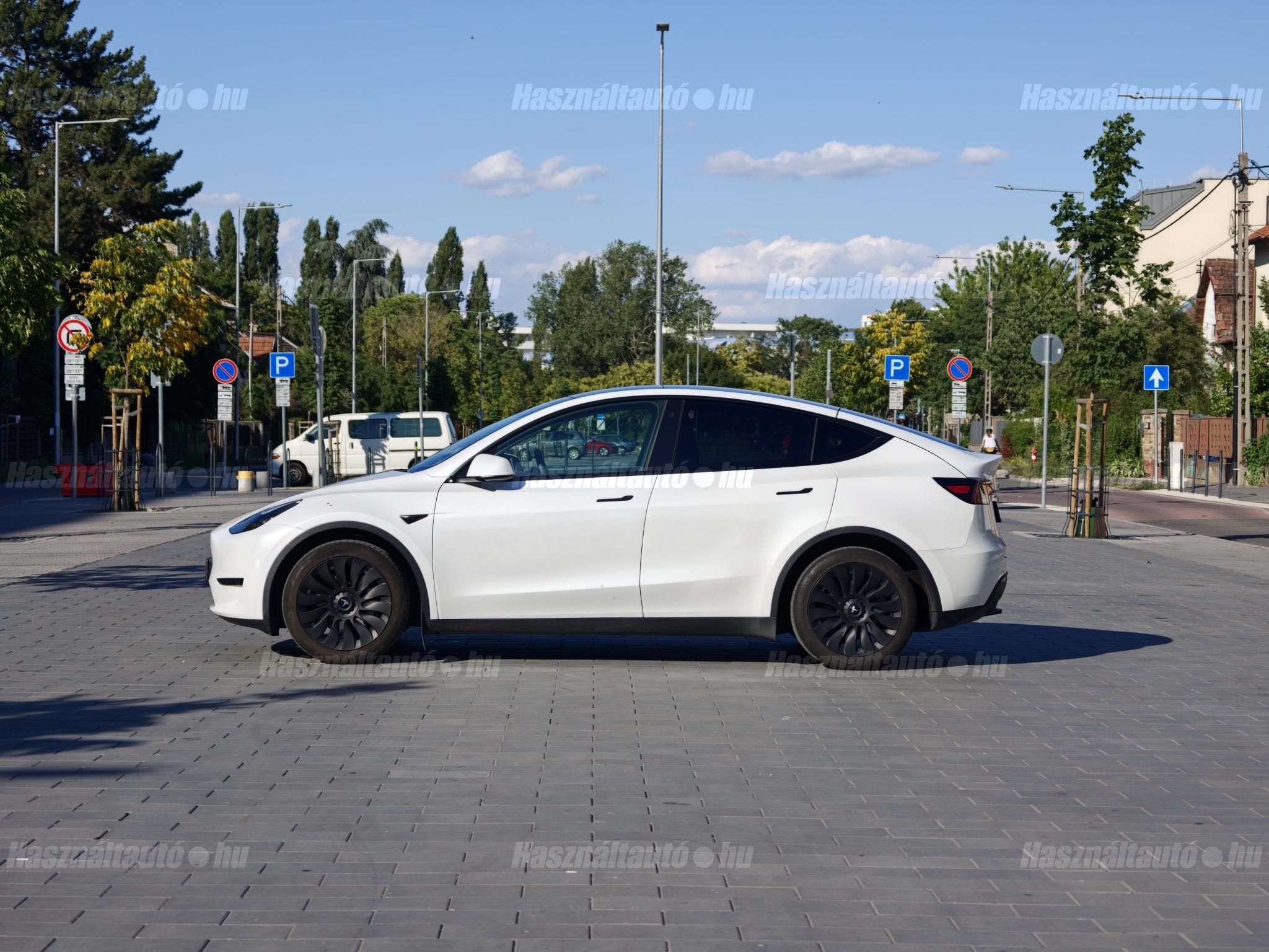 TESLA MODEL Y 2023/9 - 1