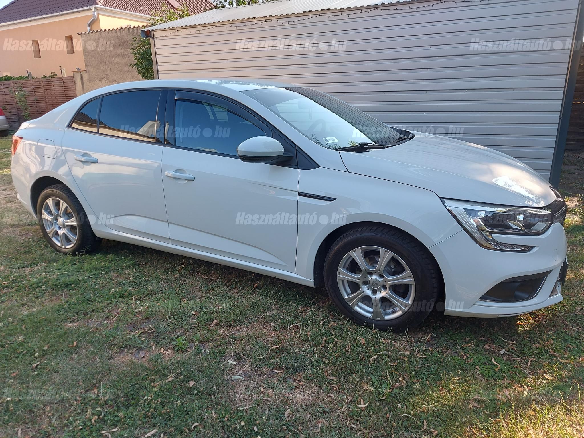 RENAULT MEGANE 2018 - 1