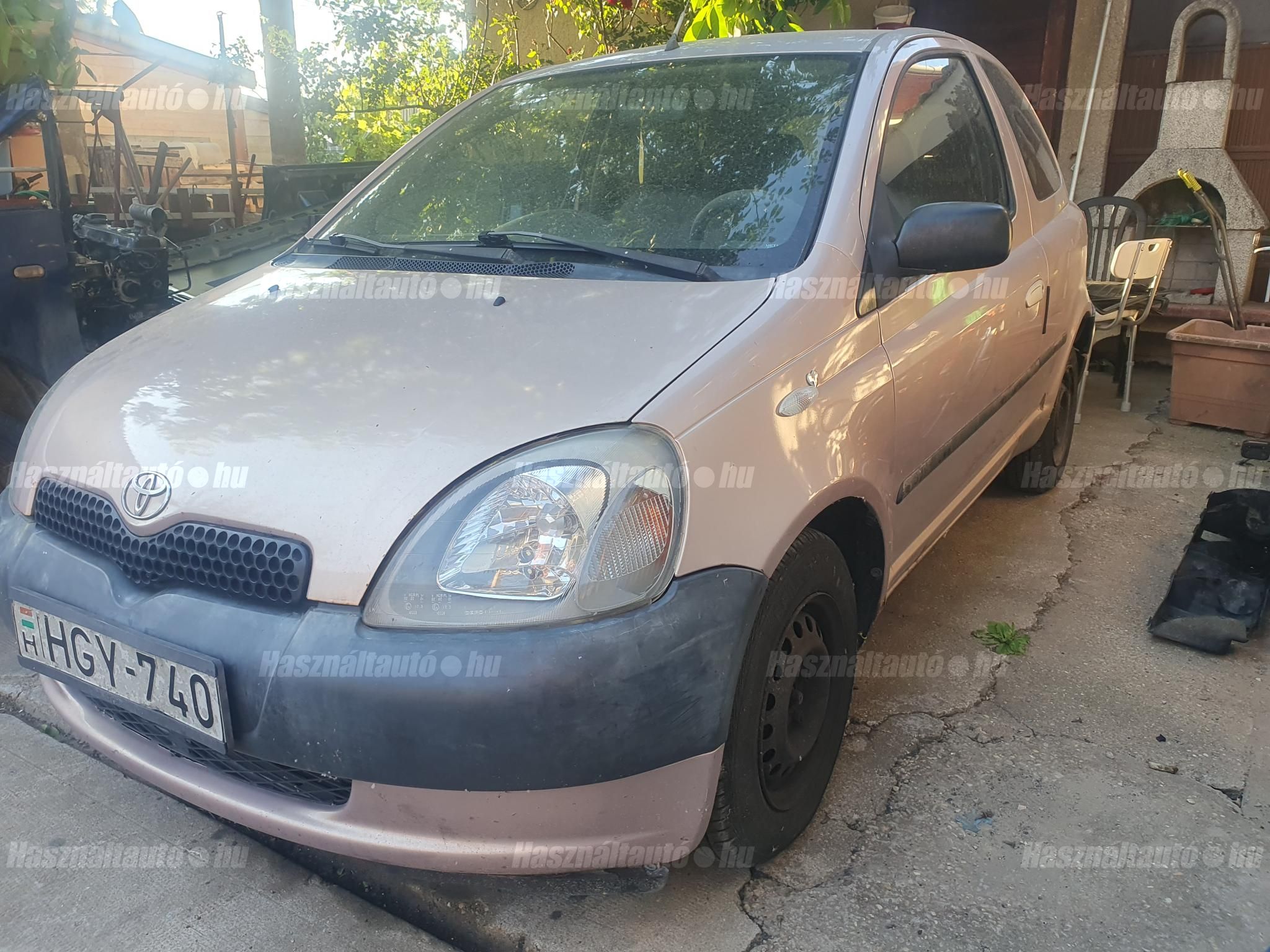TOYOTA YARIS 2000 - 1