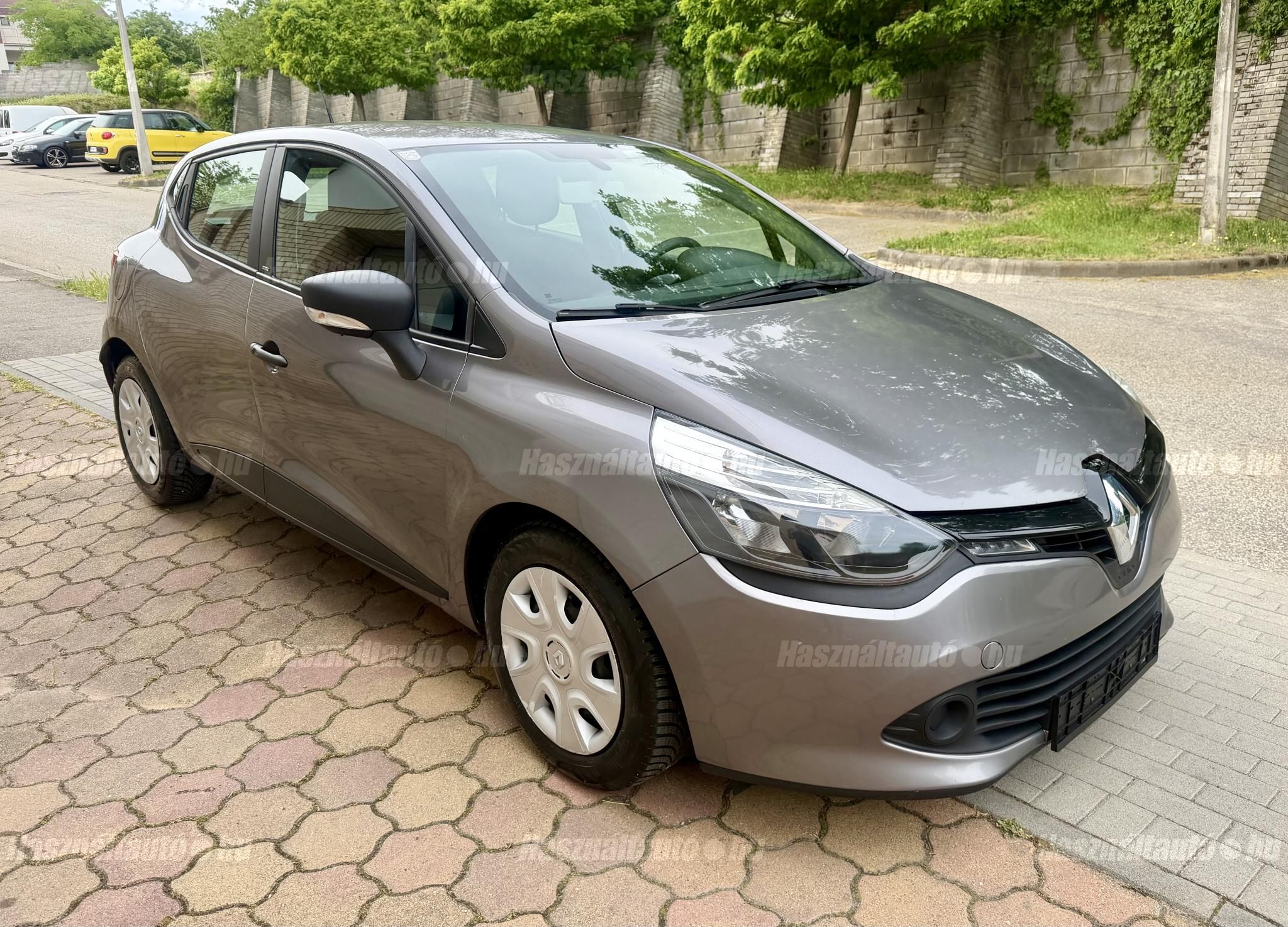 RENAULT CLIO 2013/8 - 1