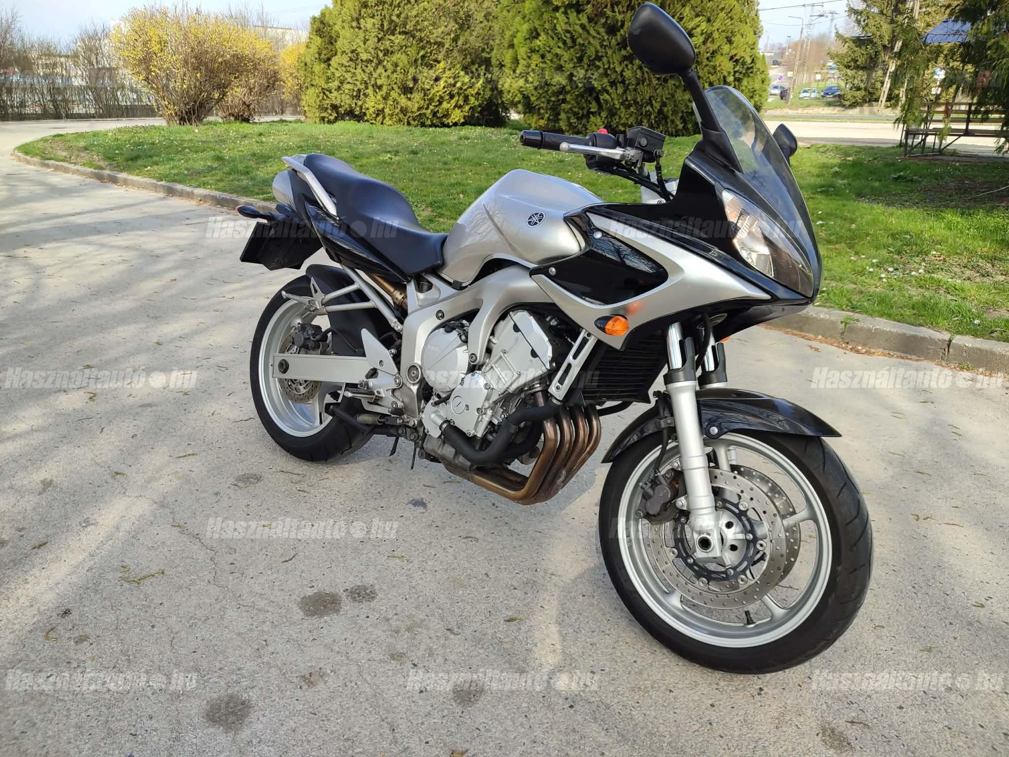 YAMAHA FZ6-S (FAZER) 2004/8 - 1