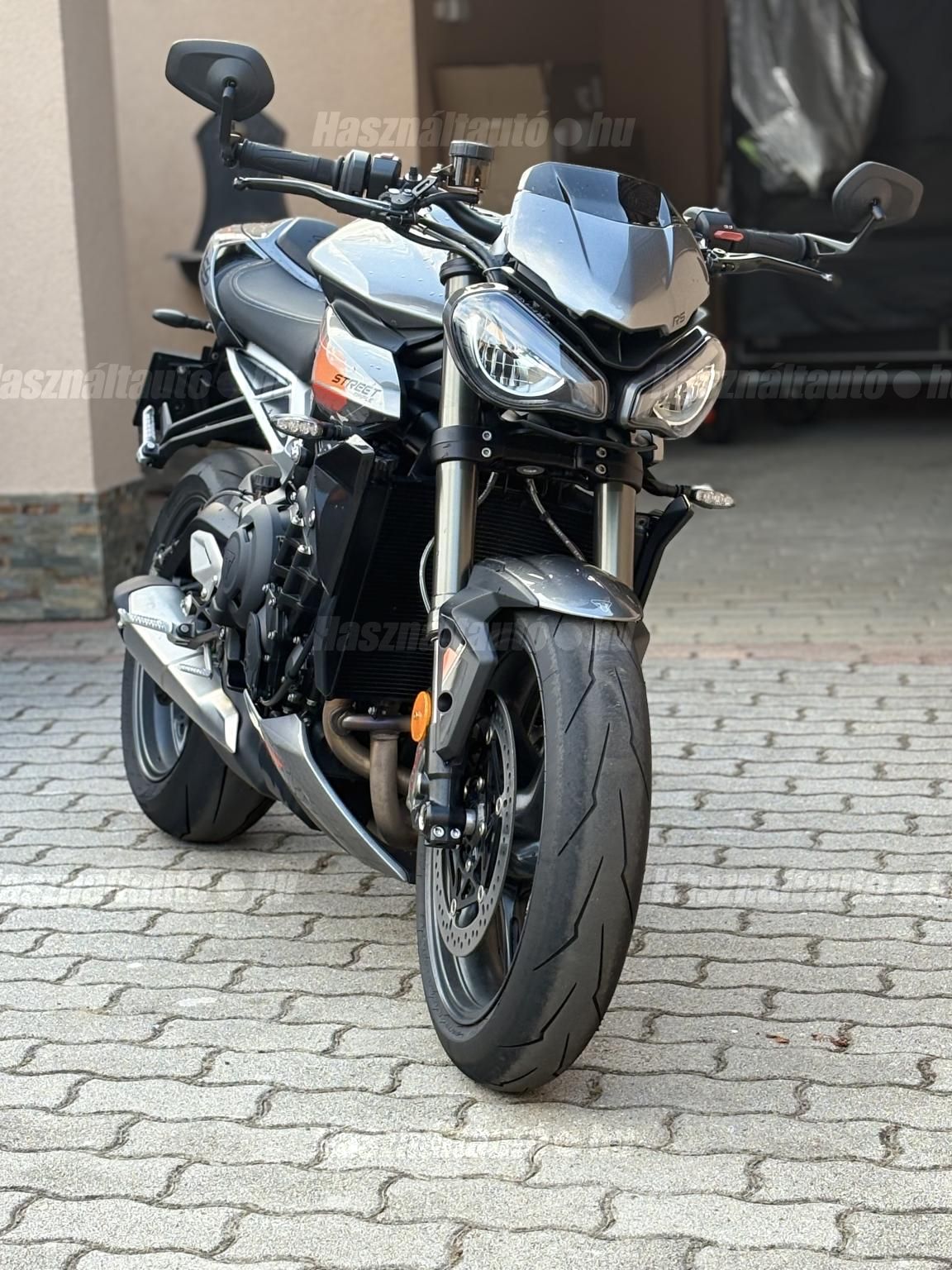 TRIUMPH STREET TRIPLE 2025/7 - 1