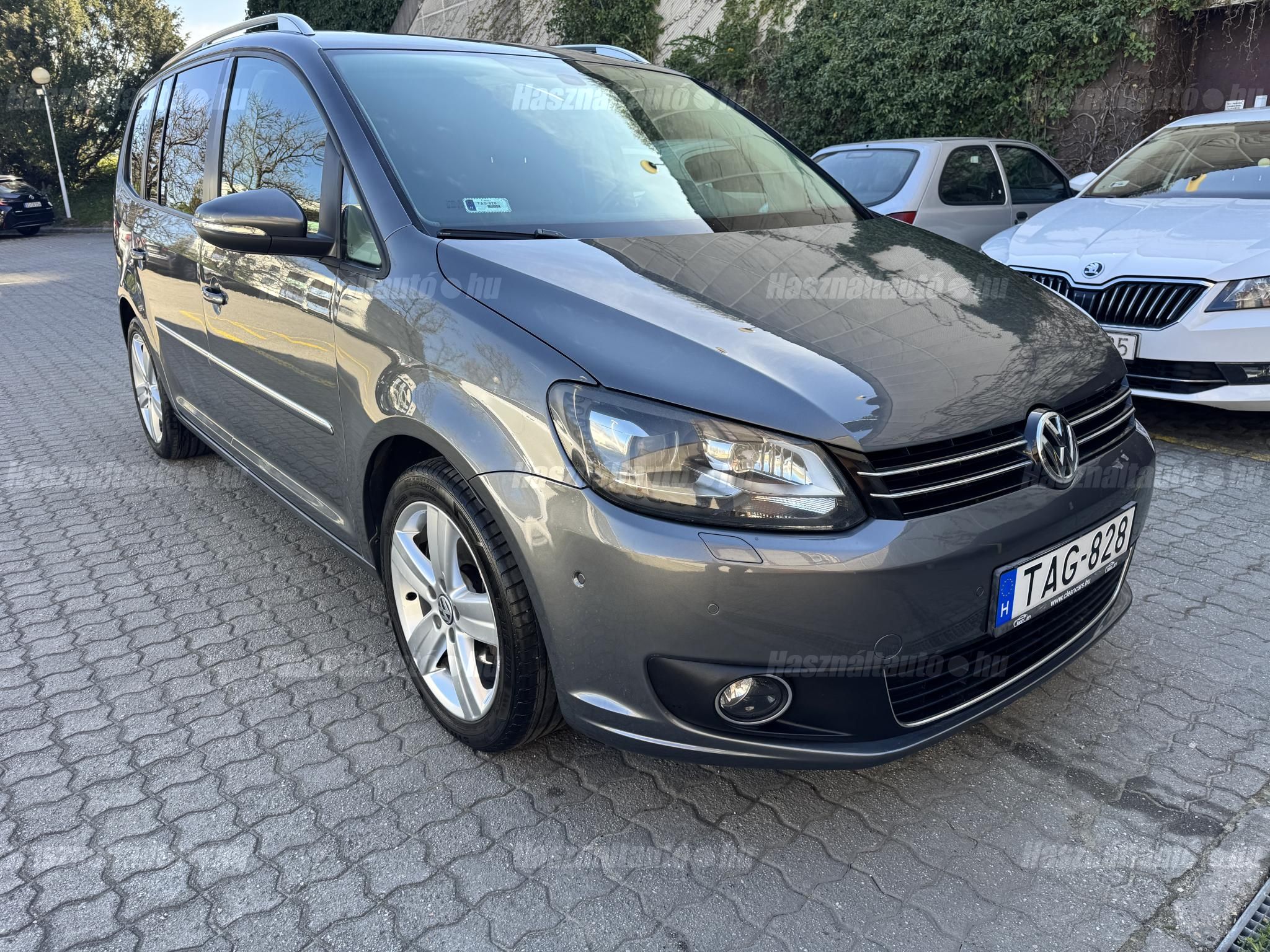 VOLKSWAGEN TOURAN 2010/6 - 1