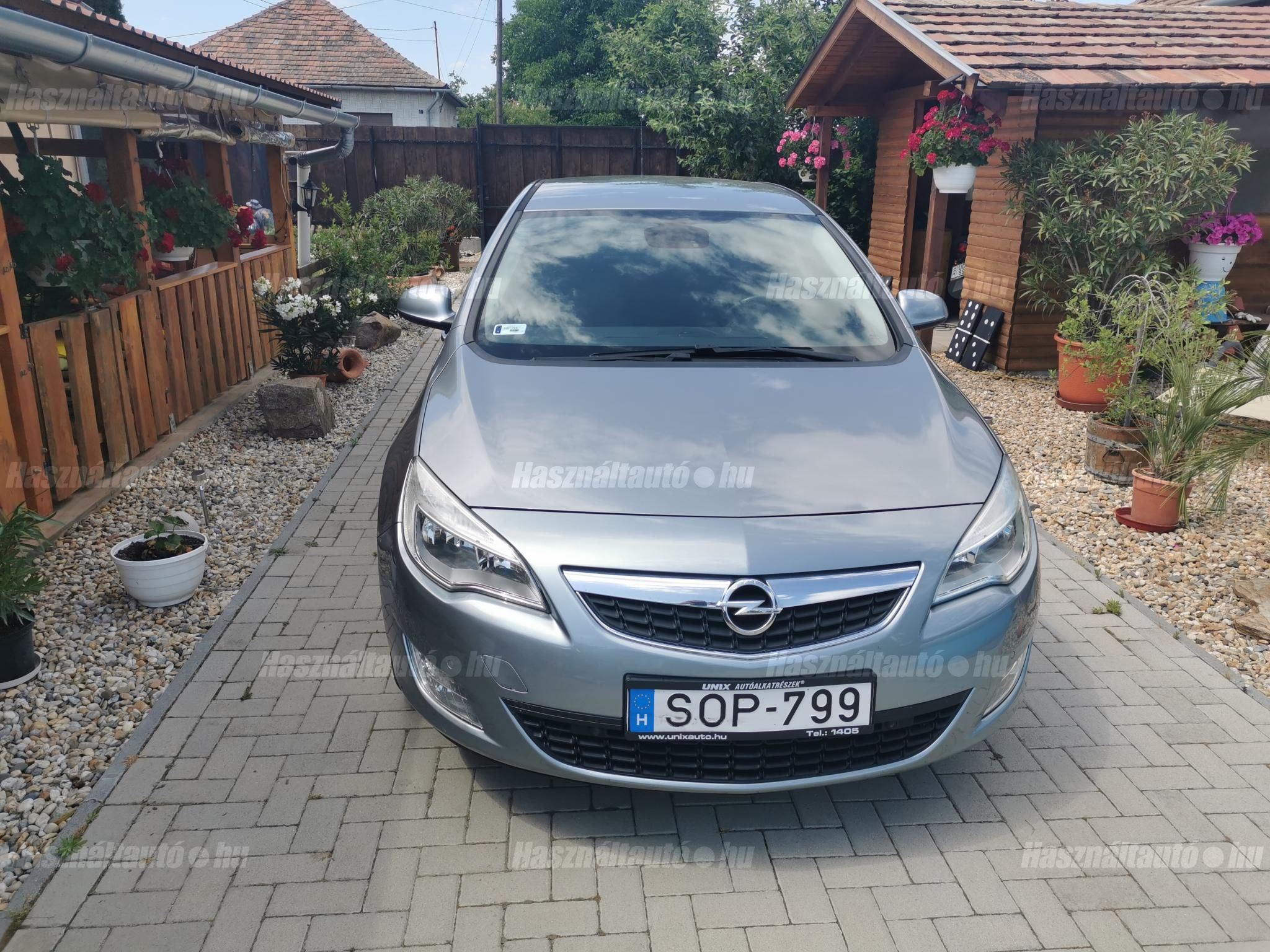 OPEL ASTRA J 2010/8 - 1