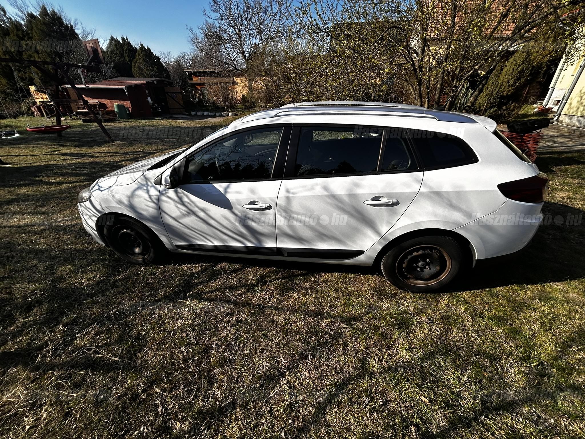 RENAULT MEGANE 2010/11 - 1