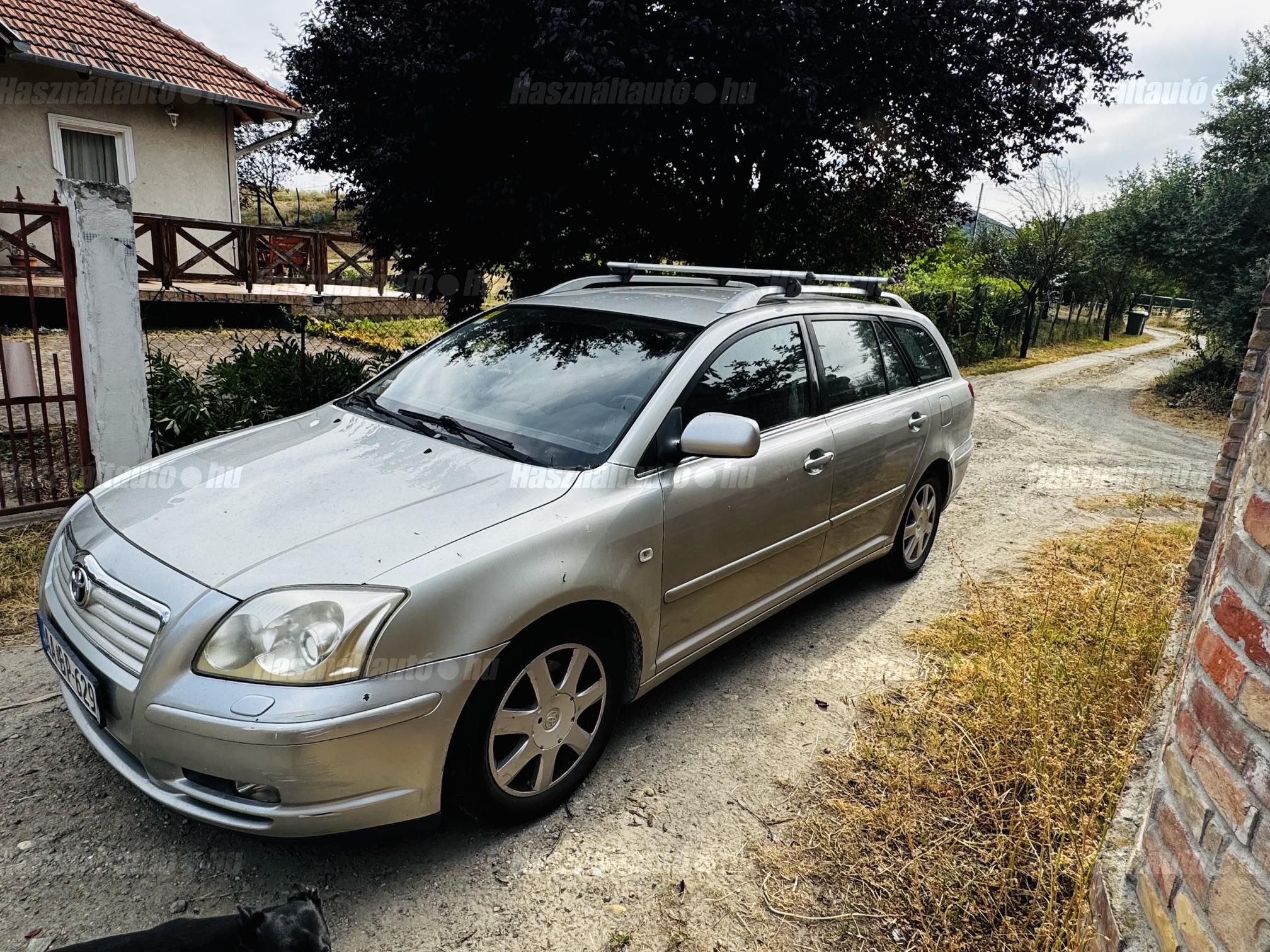 TOYOTA AVENSIS 2004/7 - 1