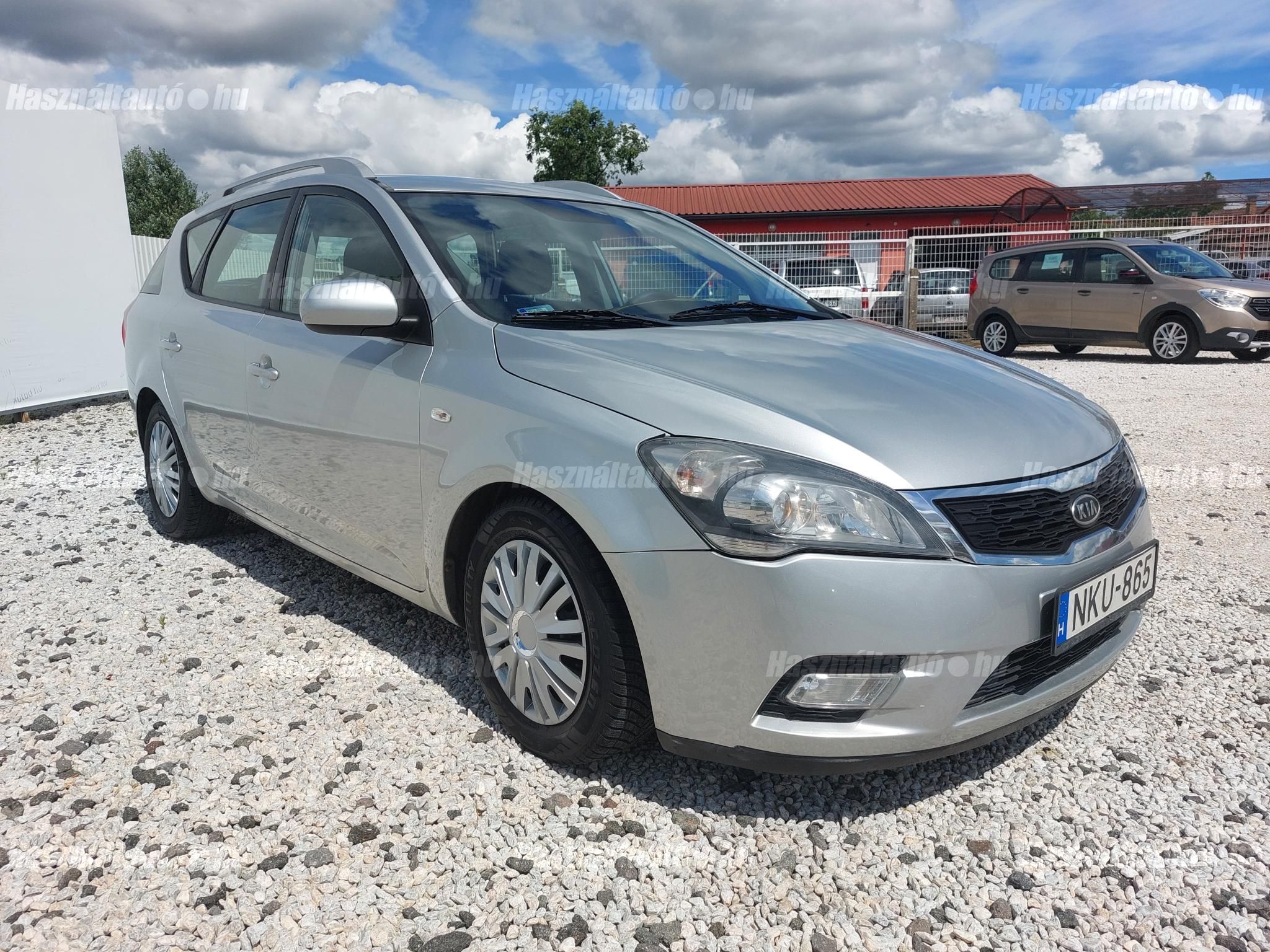 KIA CEE'D 2011/6 - 1