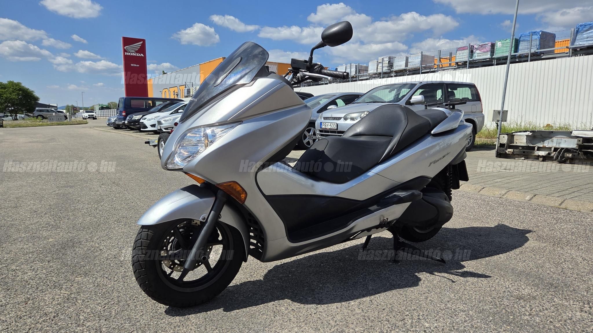 HONDA FORZA 2010/4 - 1