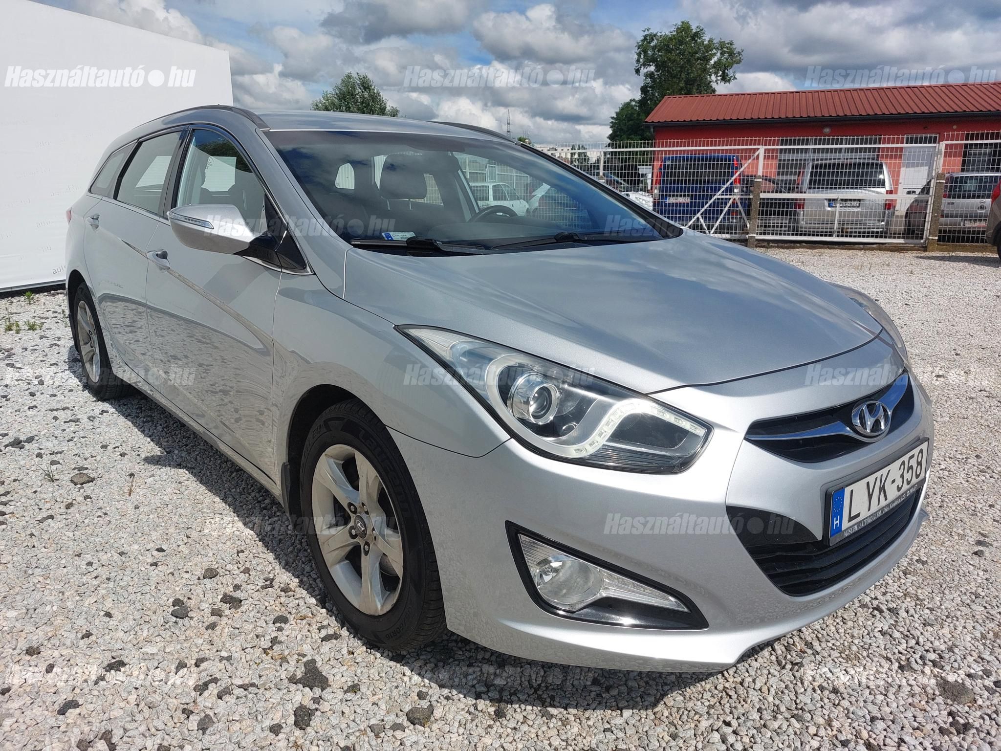 HYUNDAI I40 2011/9 - 1
