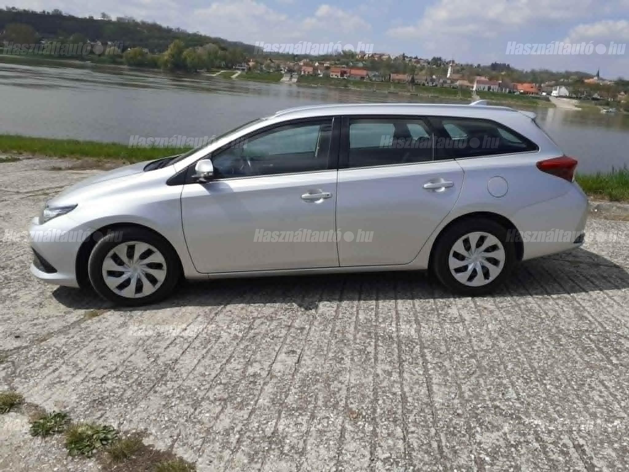 TOYOTA AURIS 2018/9 - 1