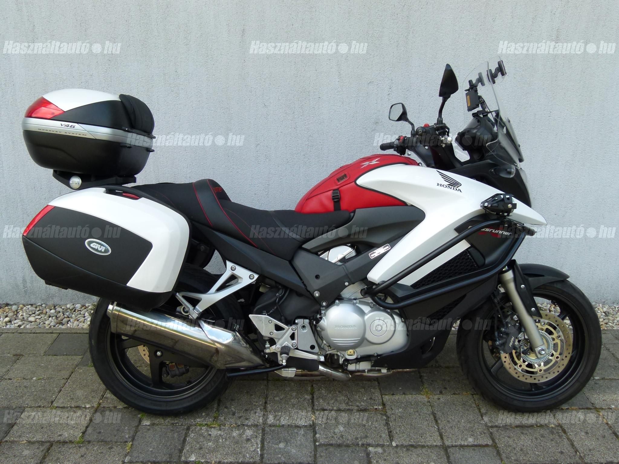 HONDA VFR 800 X 2013/4 - 1