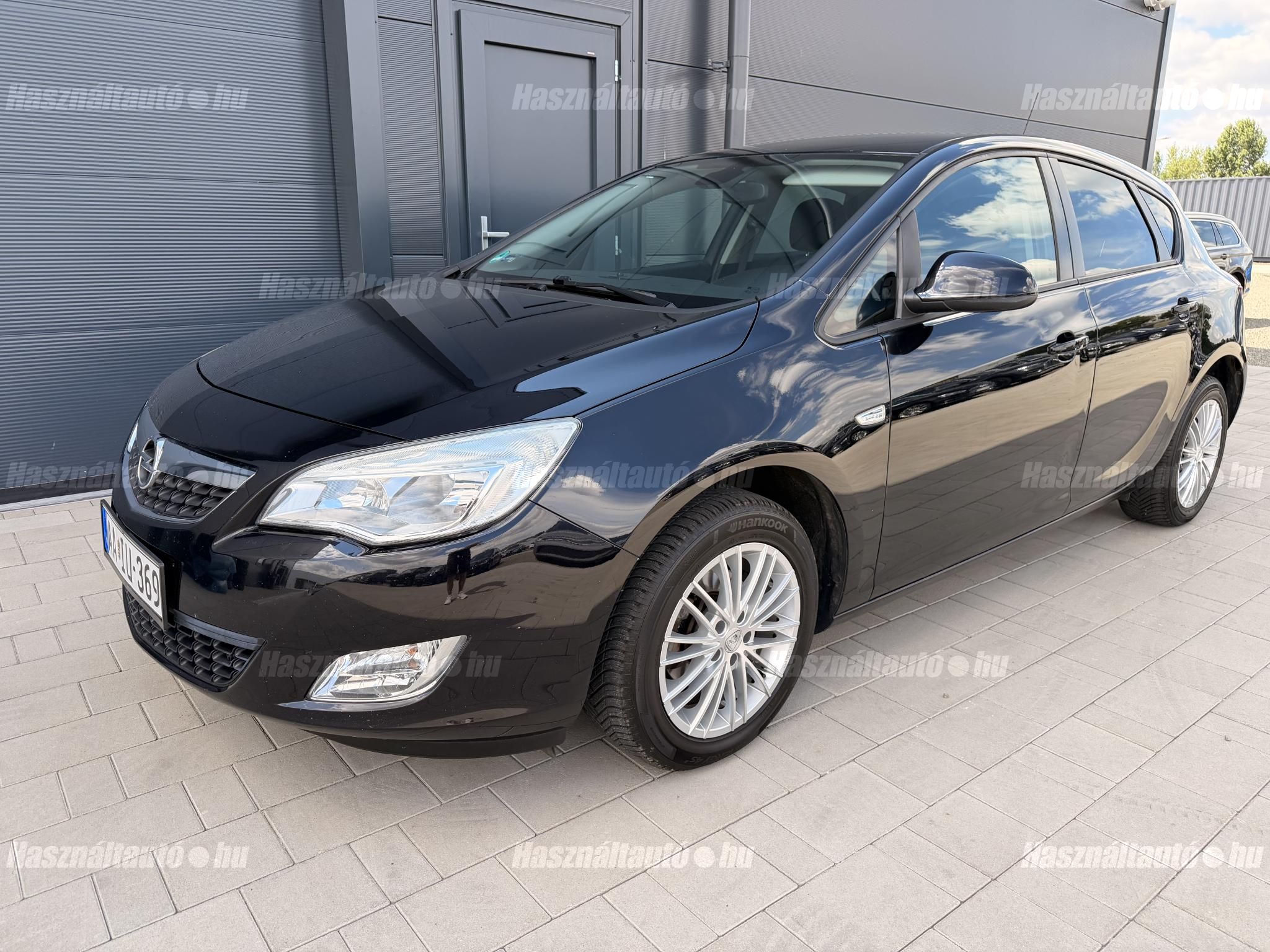 OPEL ASTRA J 2011/10 - 1
