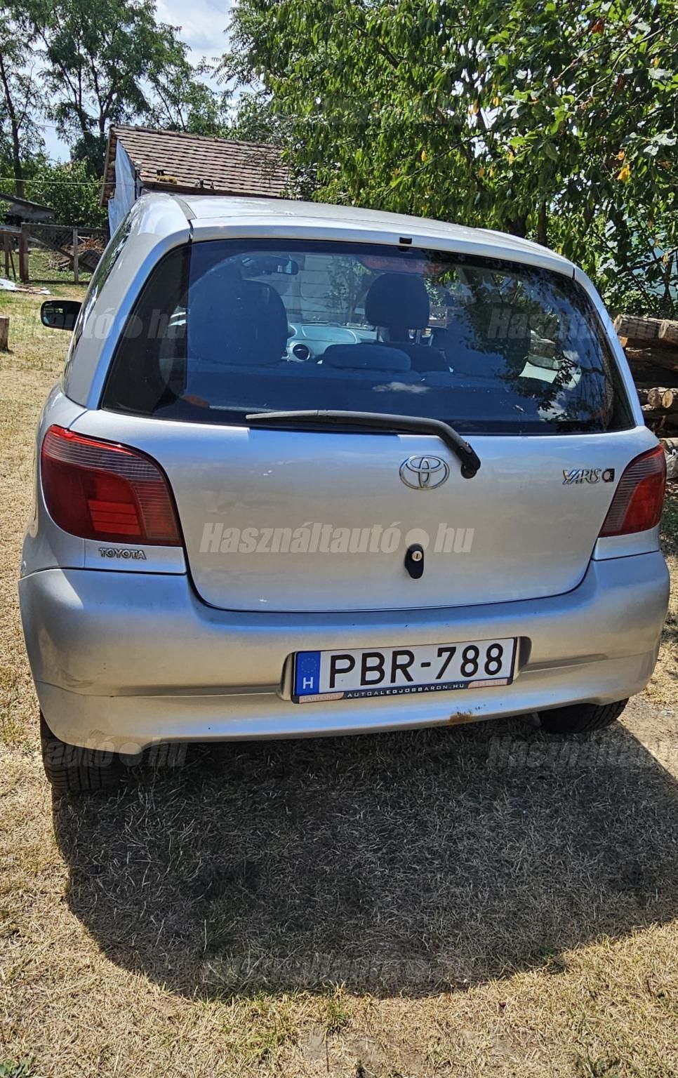 TOYOTA YARIS 2000 - 1